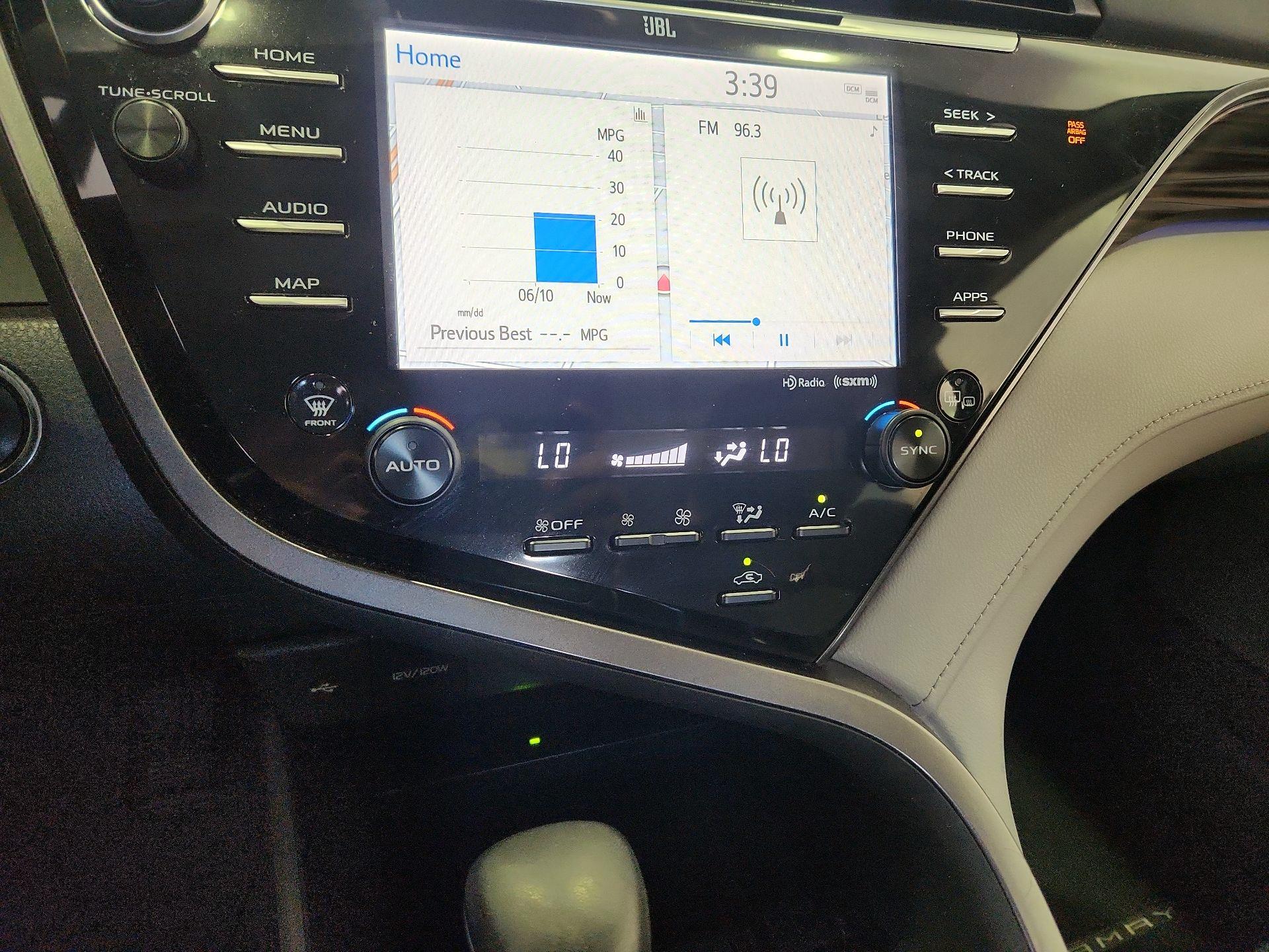 Thumbnail: 2020 Toyota Camry - 16