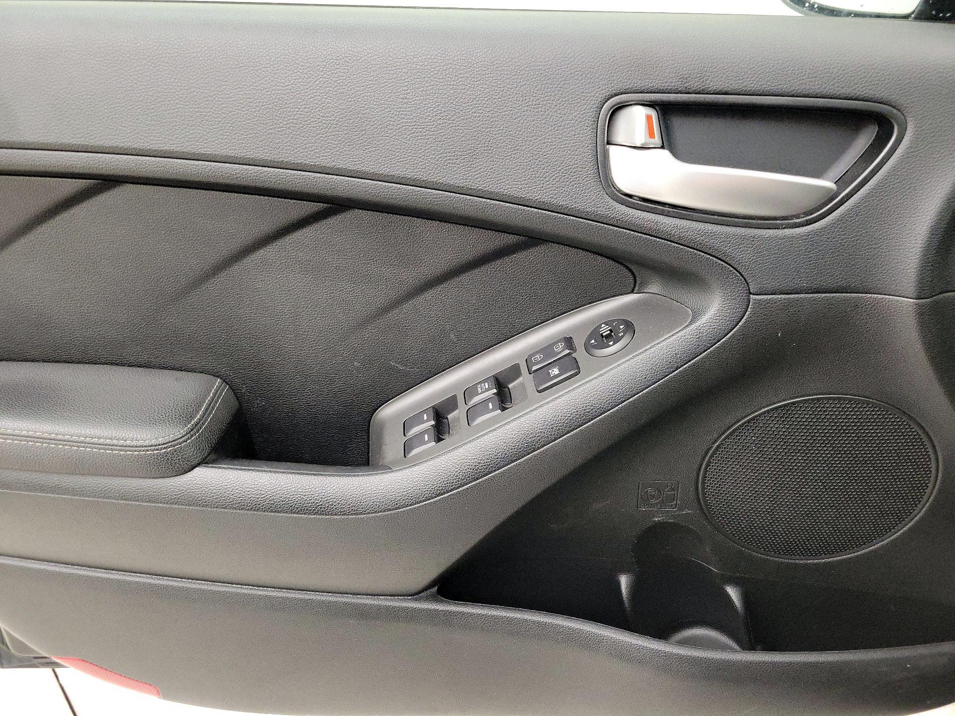 Thumbnail: 2017 Kia Forte - 12