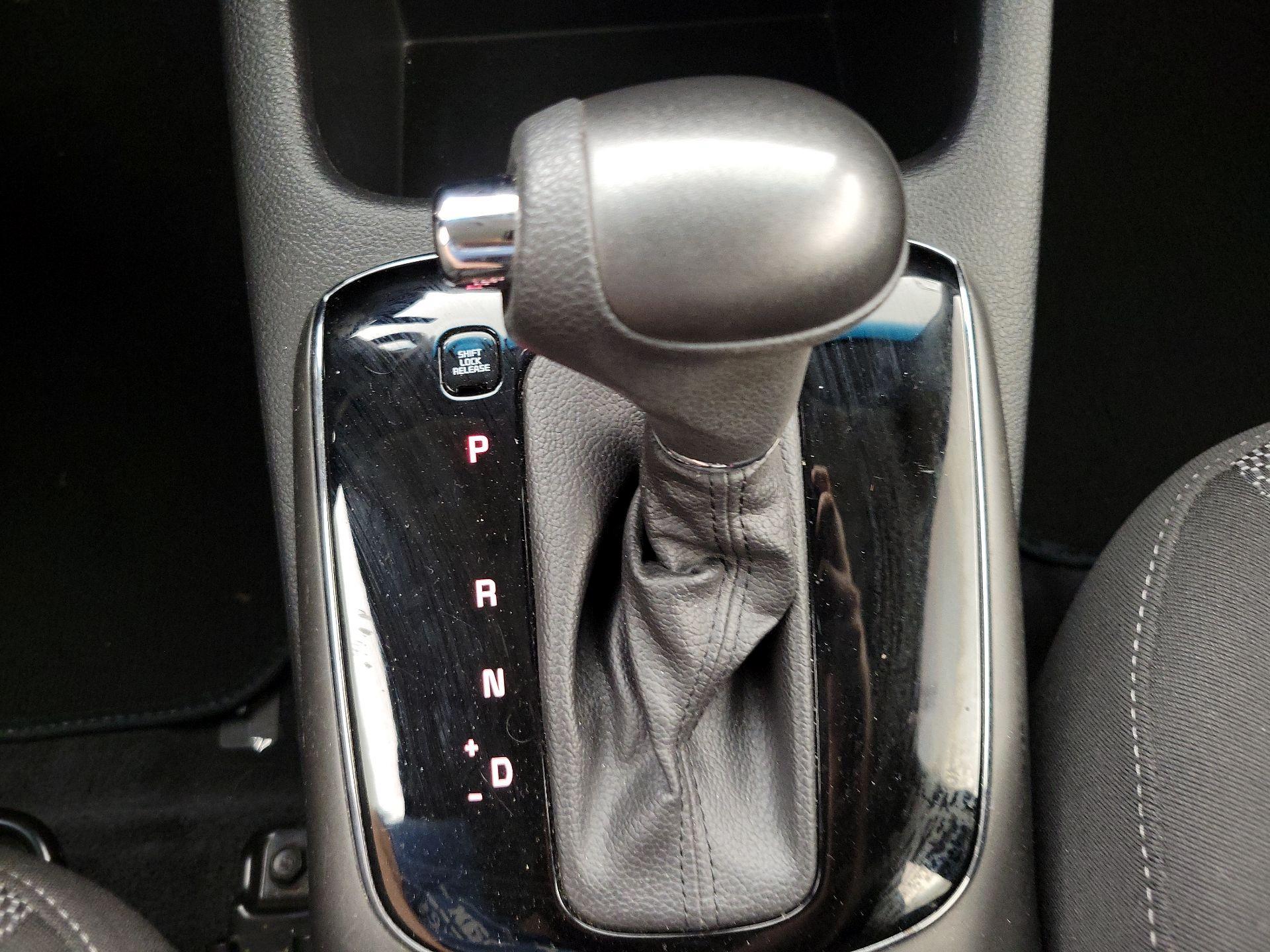 Thumbnail: 2017 Kia Forte - 16