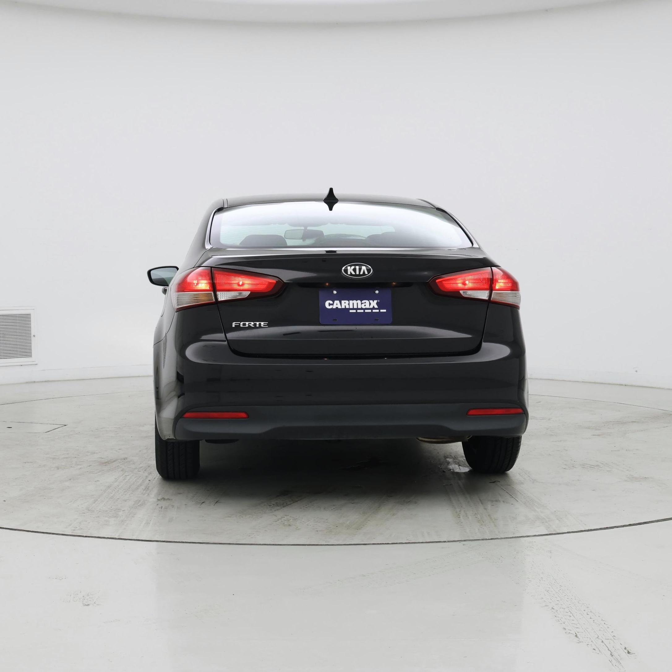 Thumbnail: 2017 Kia Forte - 6