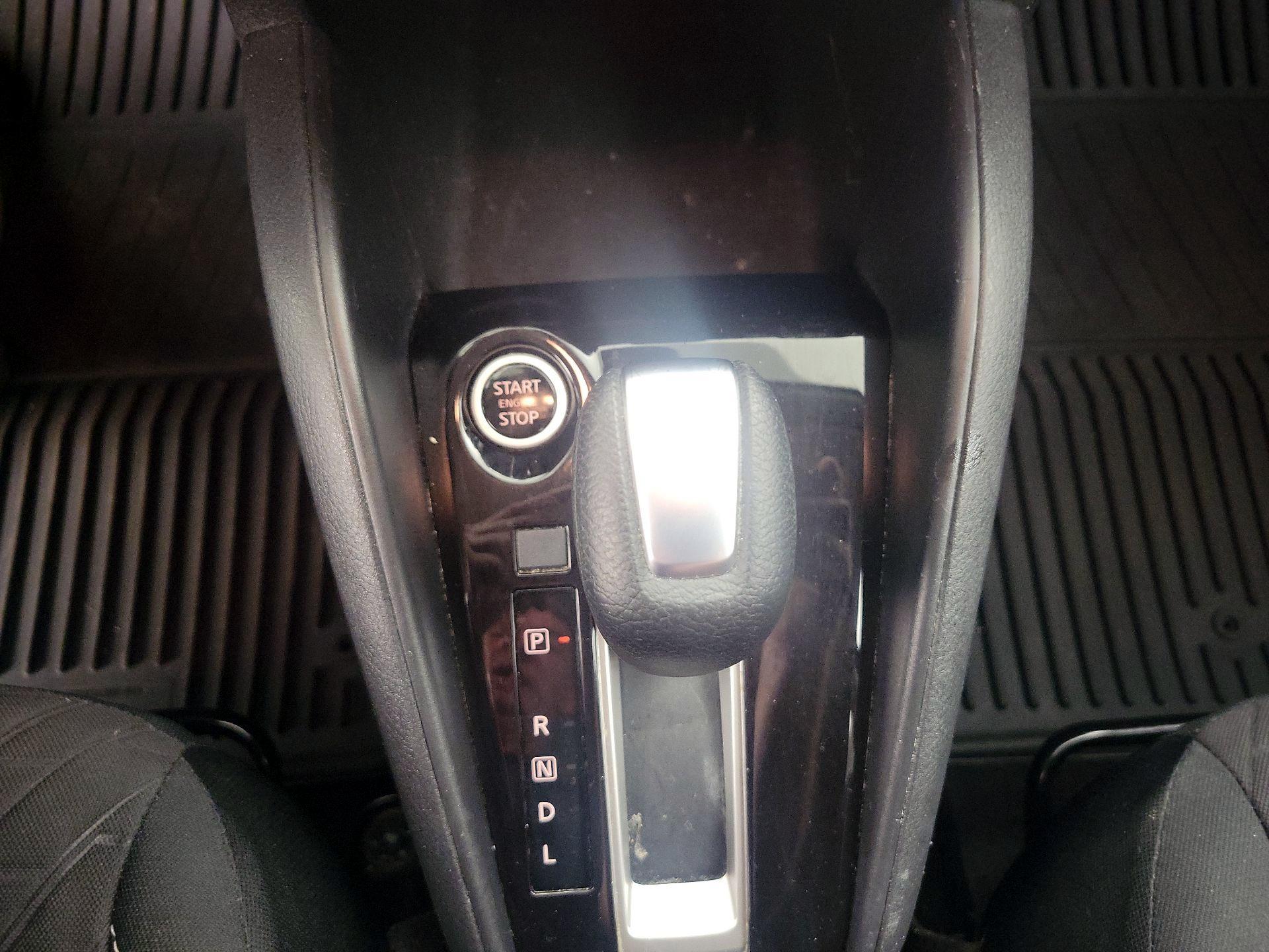 Thumbnail: 2021 Nissan Kicks - 17