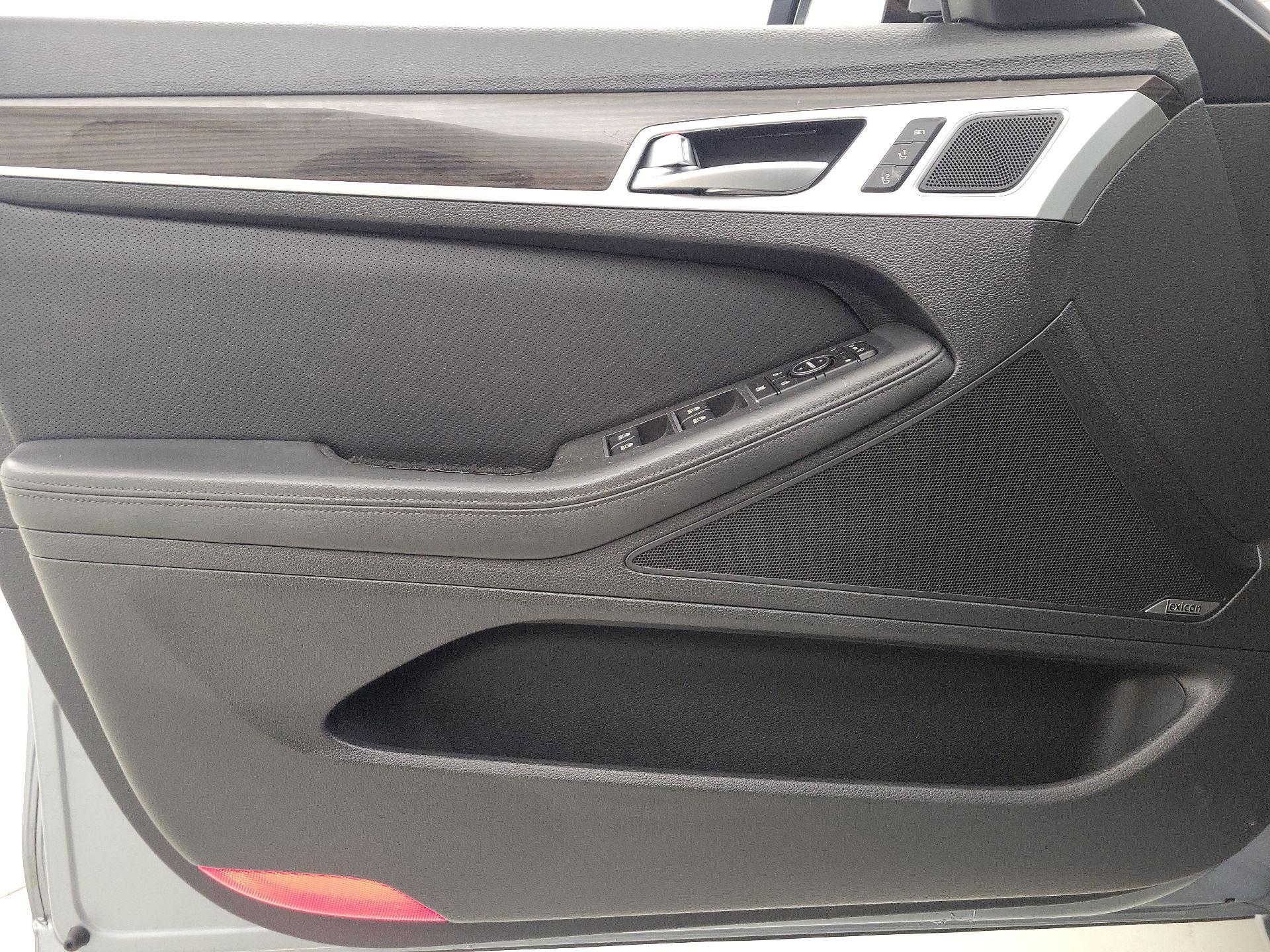 Thumbnail: 2015 Hyundai Genesis - 12