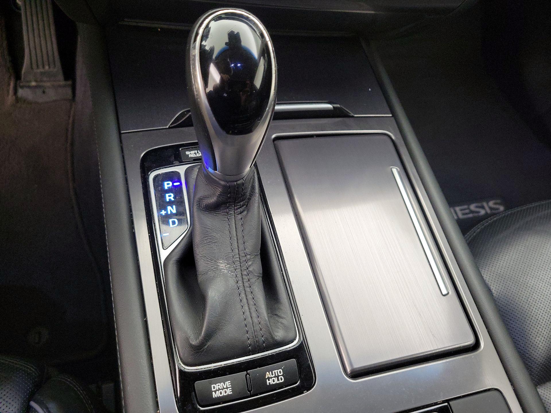 Thumbnail: 2015 Hyundai Genesis - 18