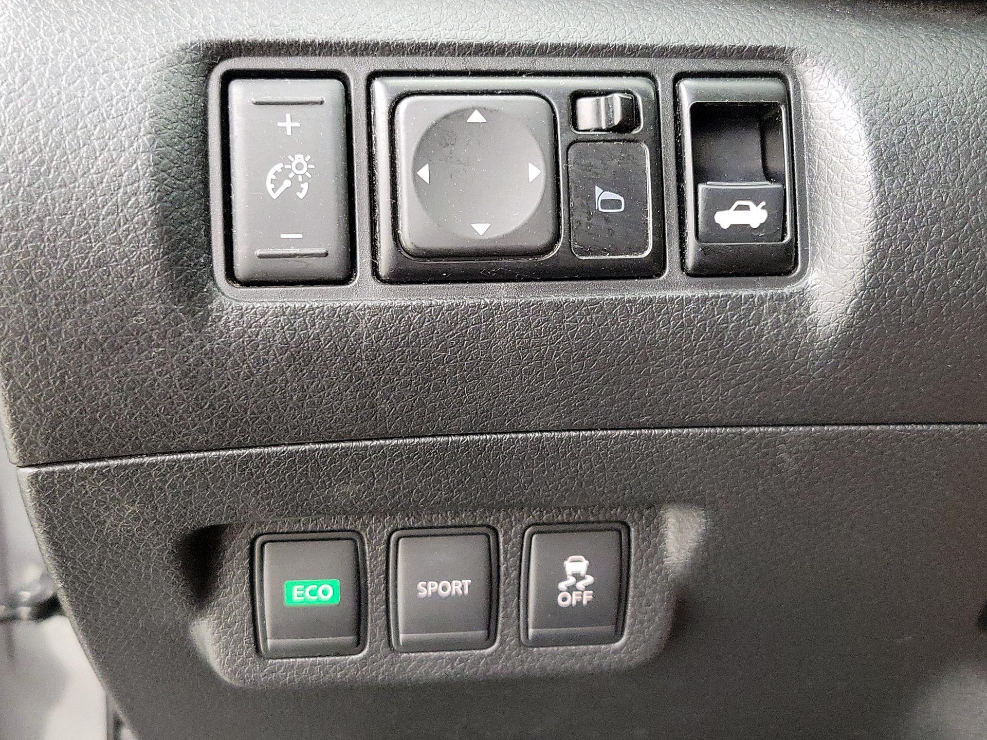 Thumbnail: 2015 Nissan Sentra - 13