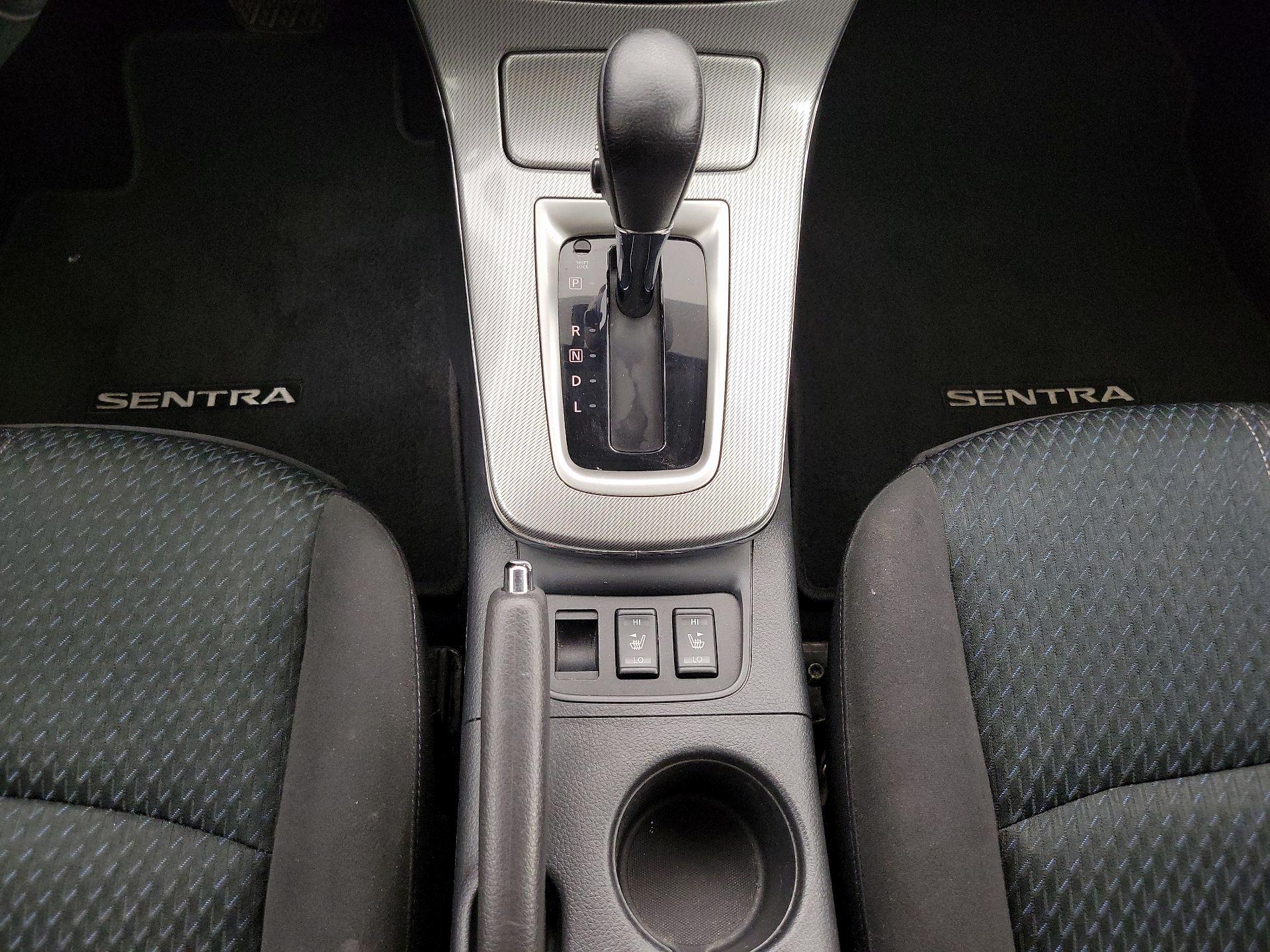 Thumbnail: 2015 Nissan Sentra - 17