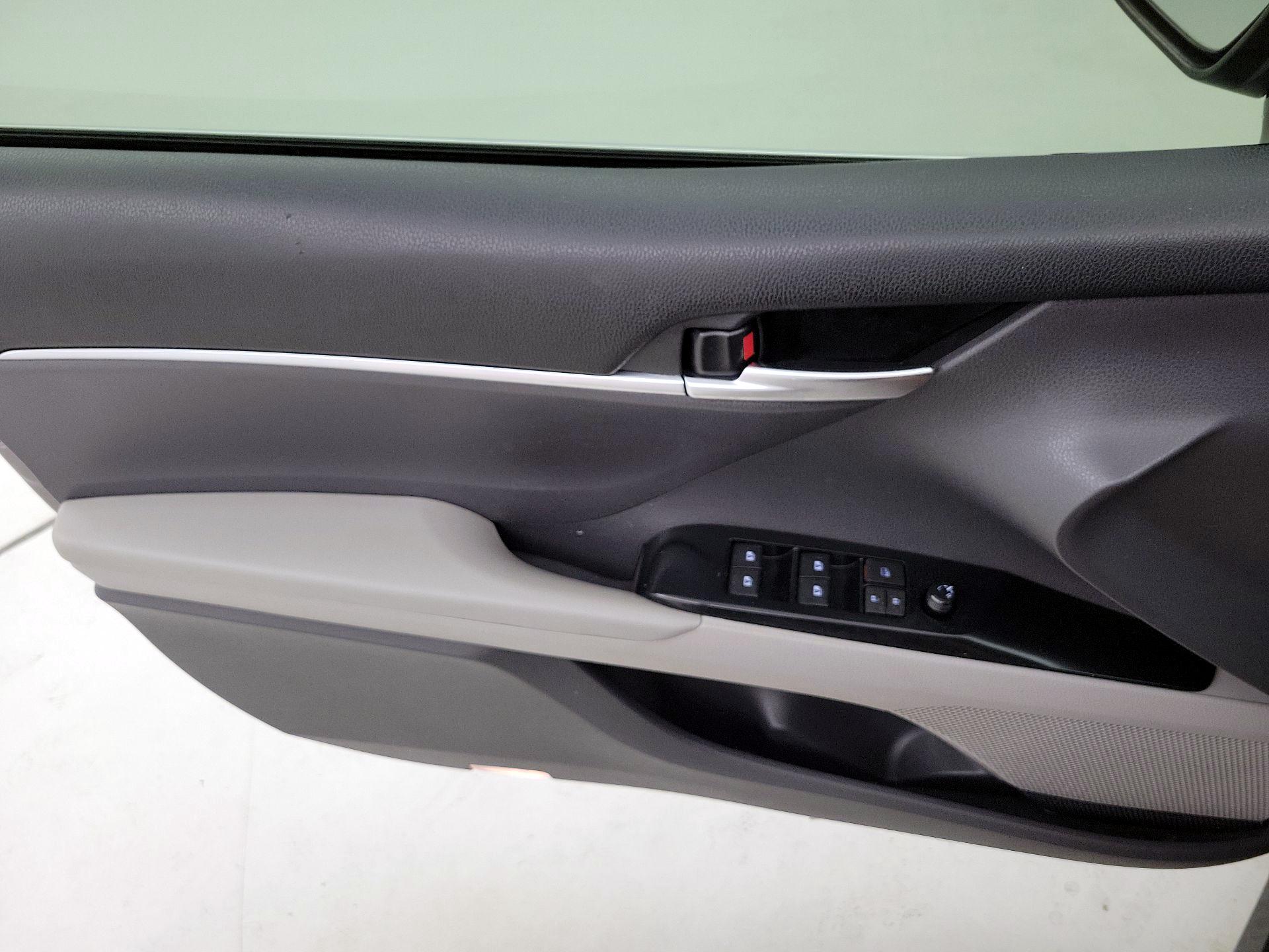 Thumbnail: 2019 Toyota Camry - 12
