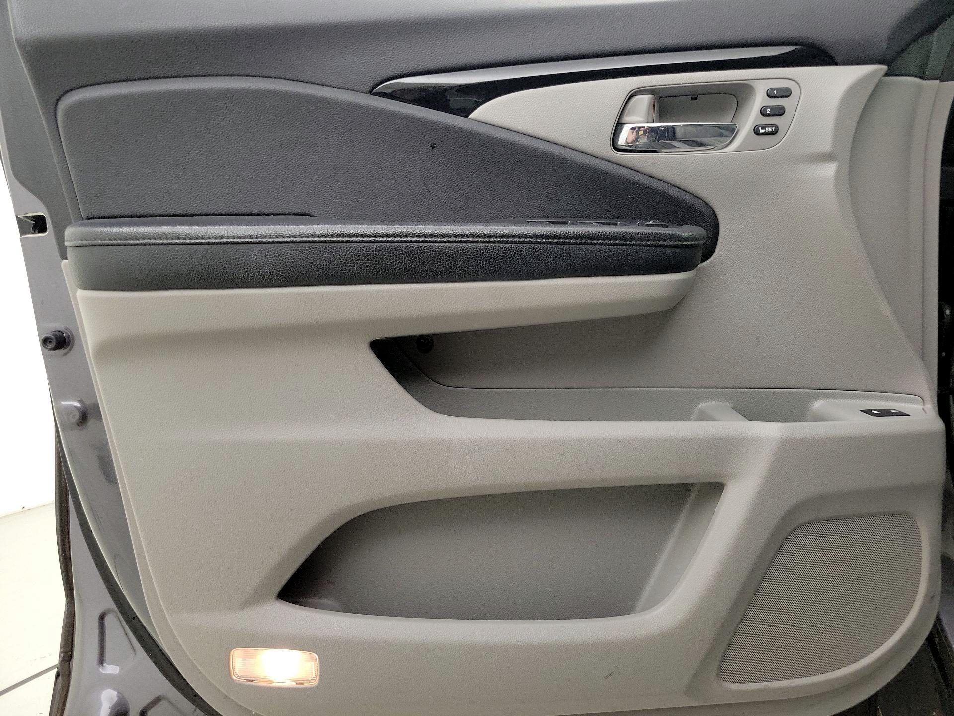 Thumbnail: 2018 Honda Pilot - 12