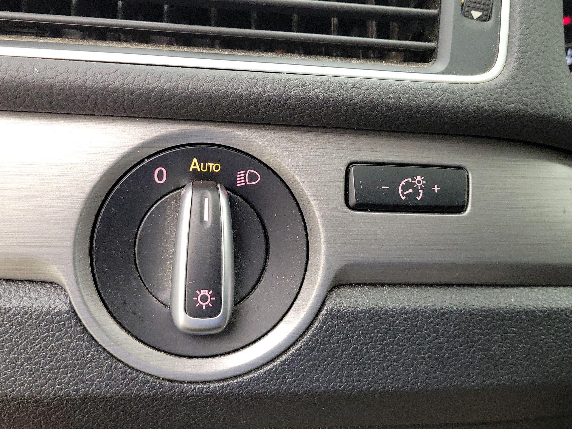 Thumbnail: 2015 Volkswagen Passat - 13