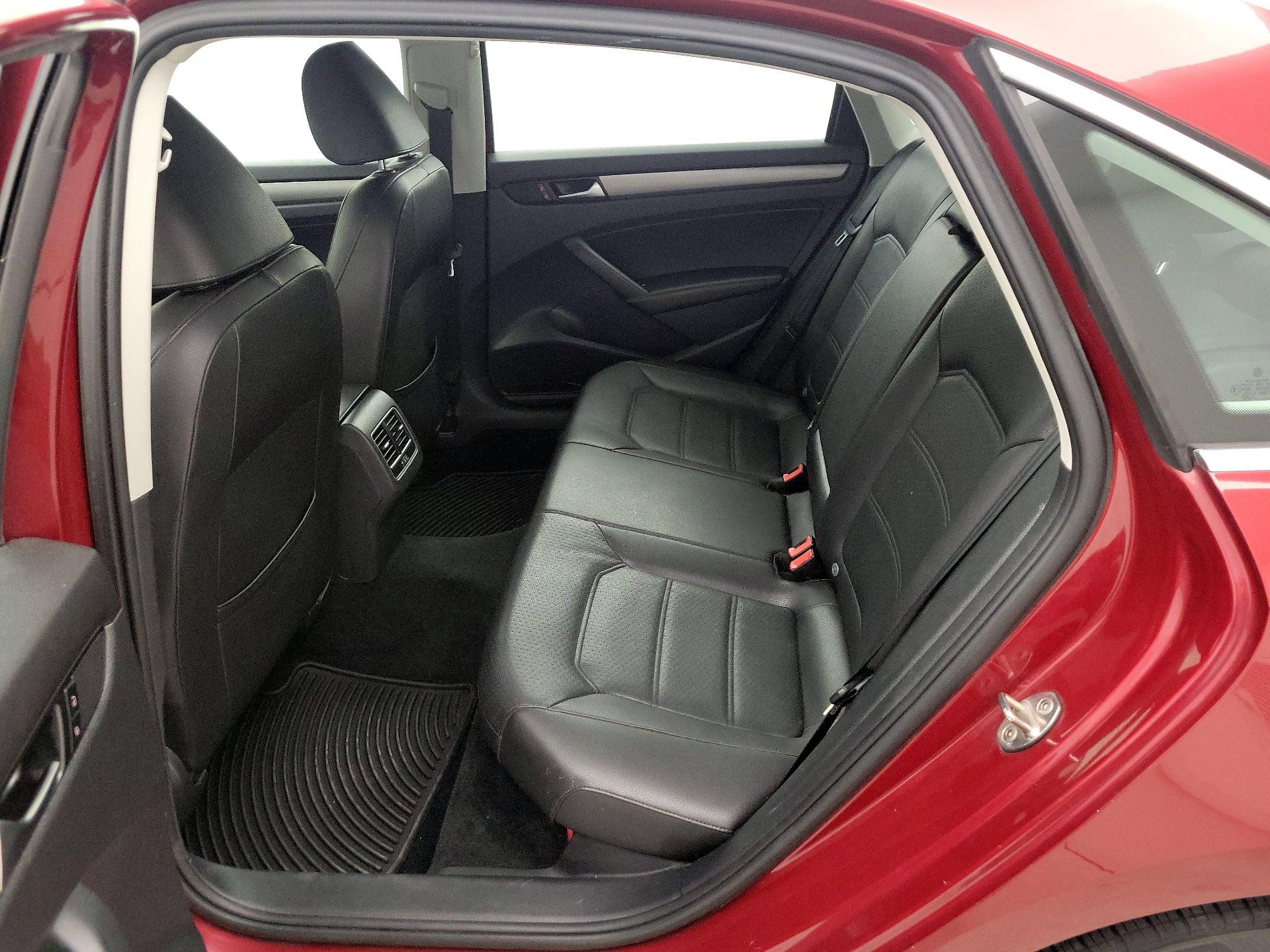 Thumbnail: 2015 Volkswagen Passat - 19