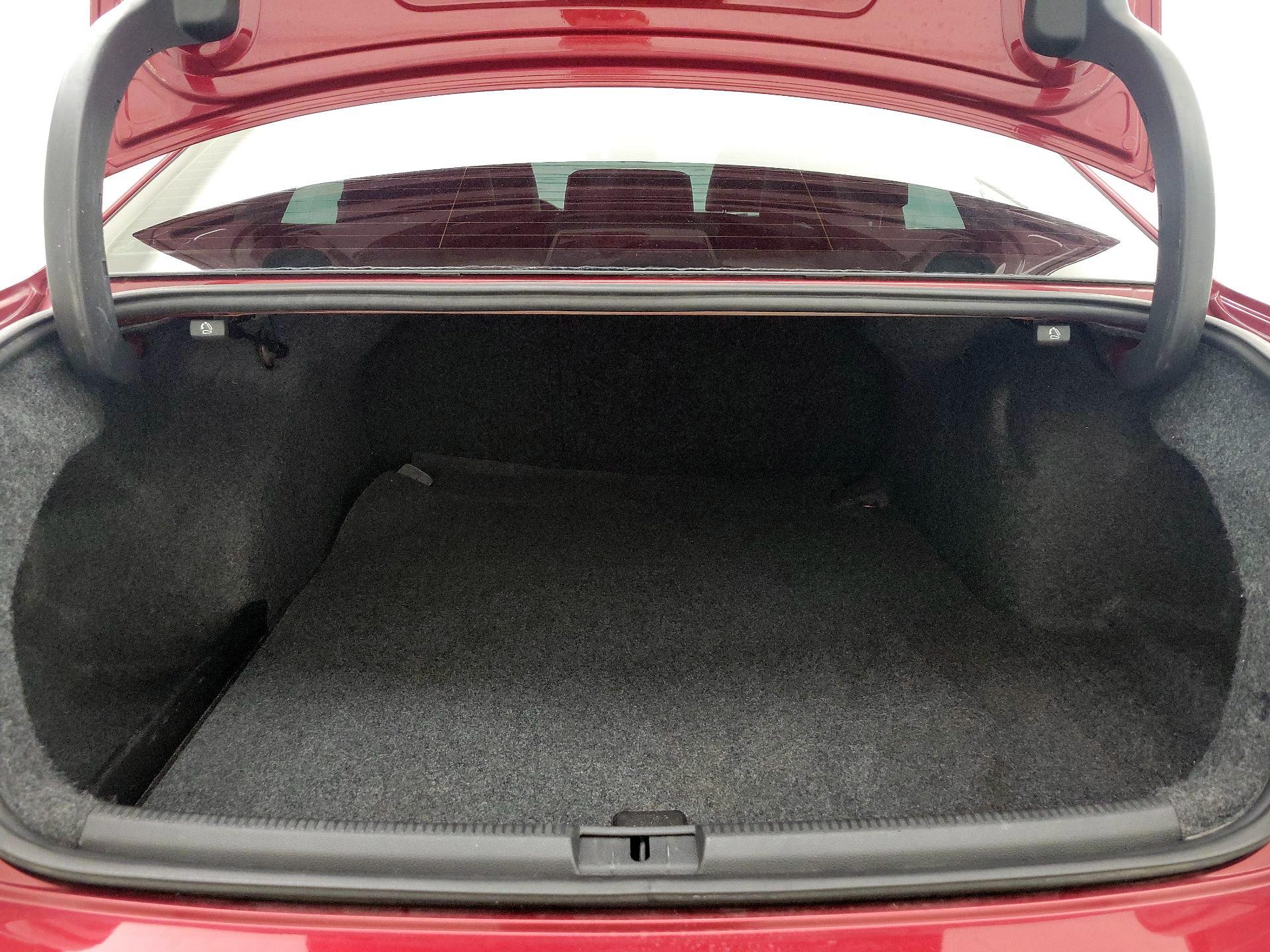 Thumbnail: 2015 Volkswagen Passat - 20