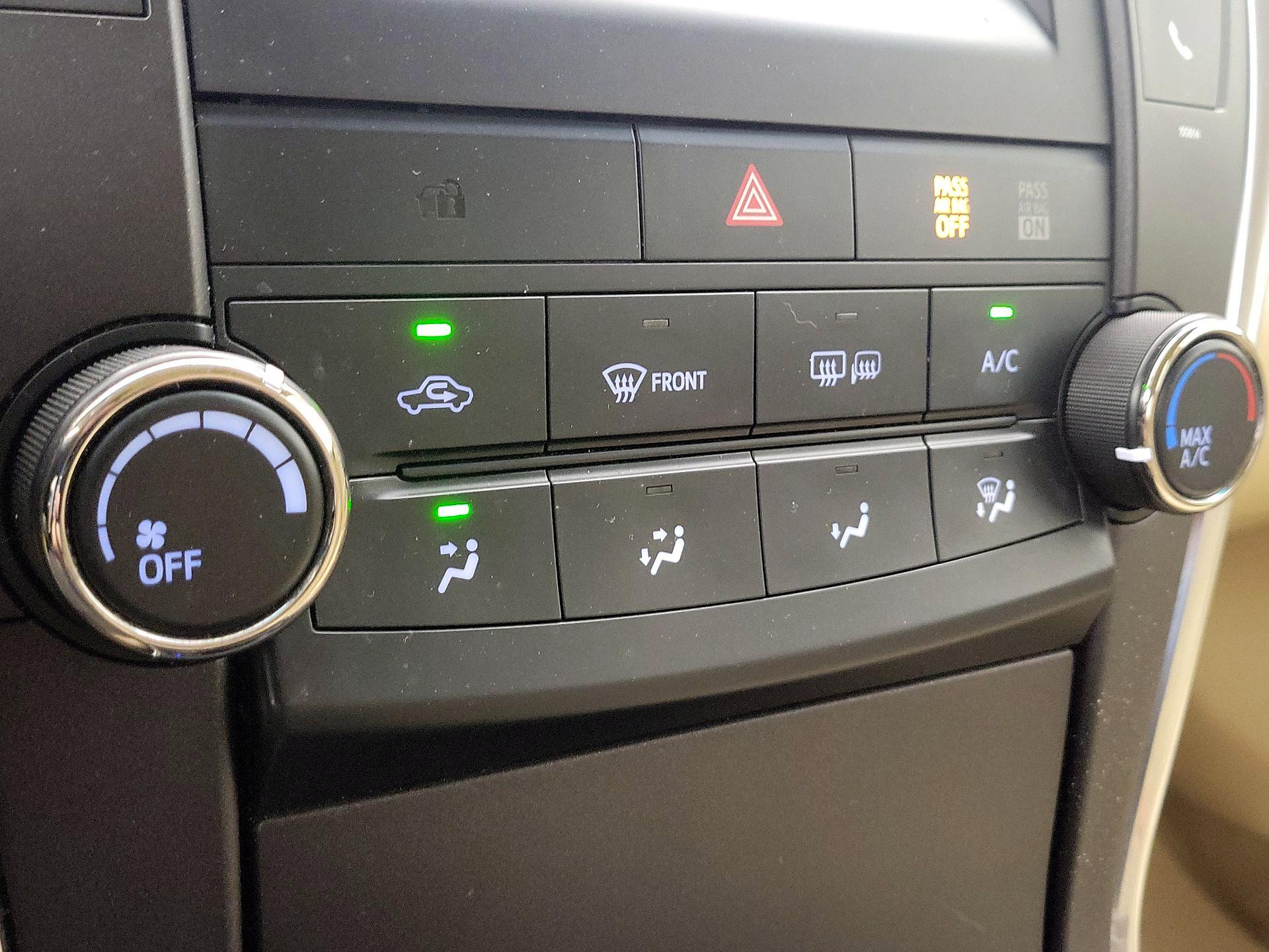 Thumbnail: 2016 Toyota Camry - 16
