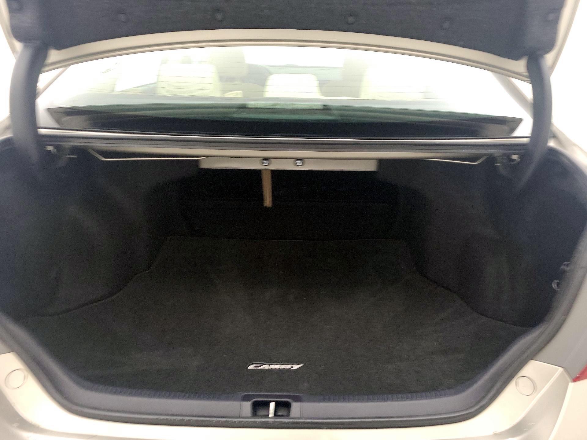 Thumbnail: 2016 Toyota Camry - 20