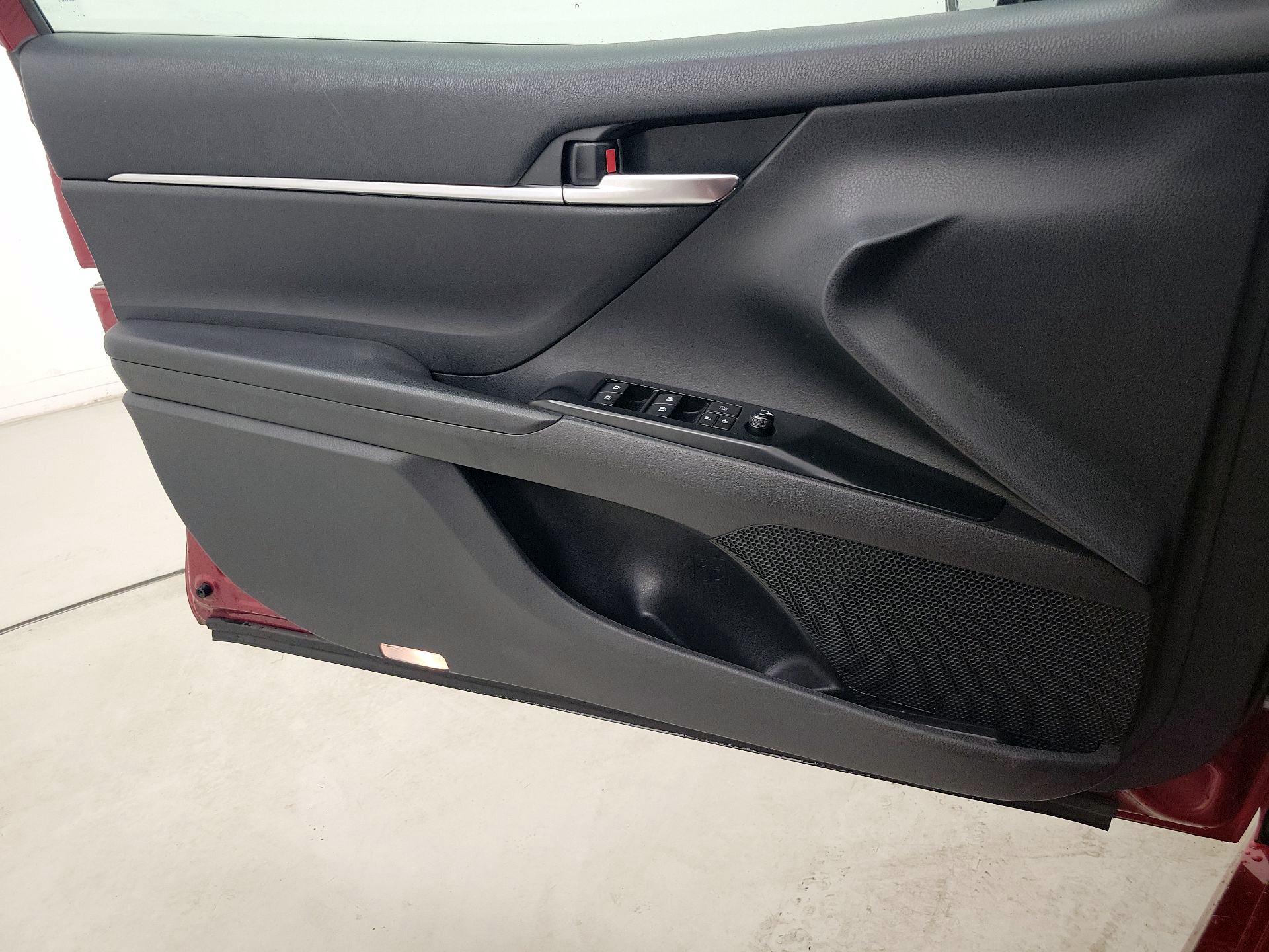 Thumbnail: 2019 Toyota Camry - 12