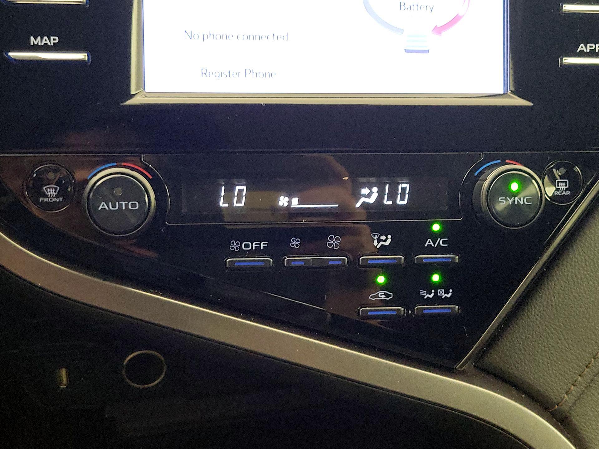Thumbnail: 2019 Toyota Camry - 16