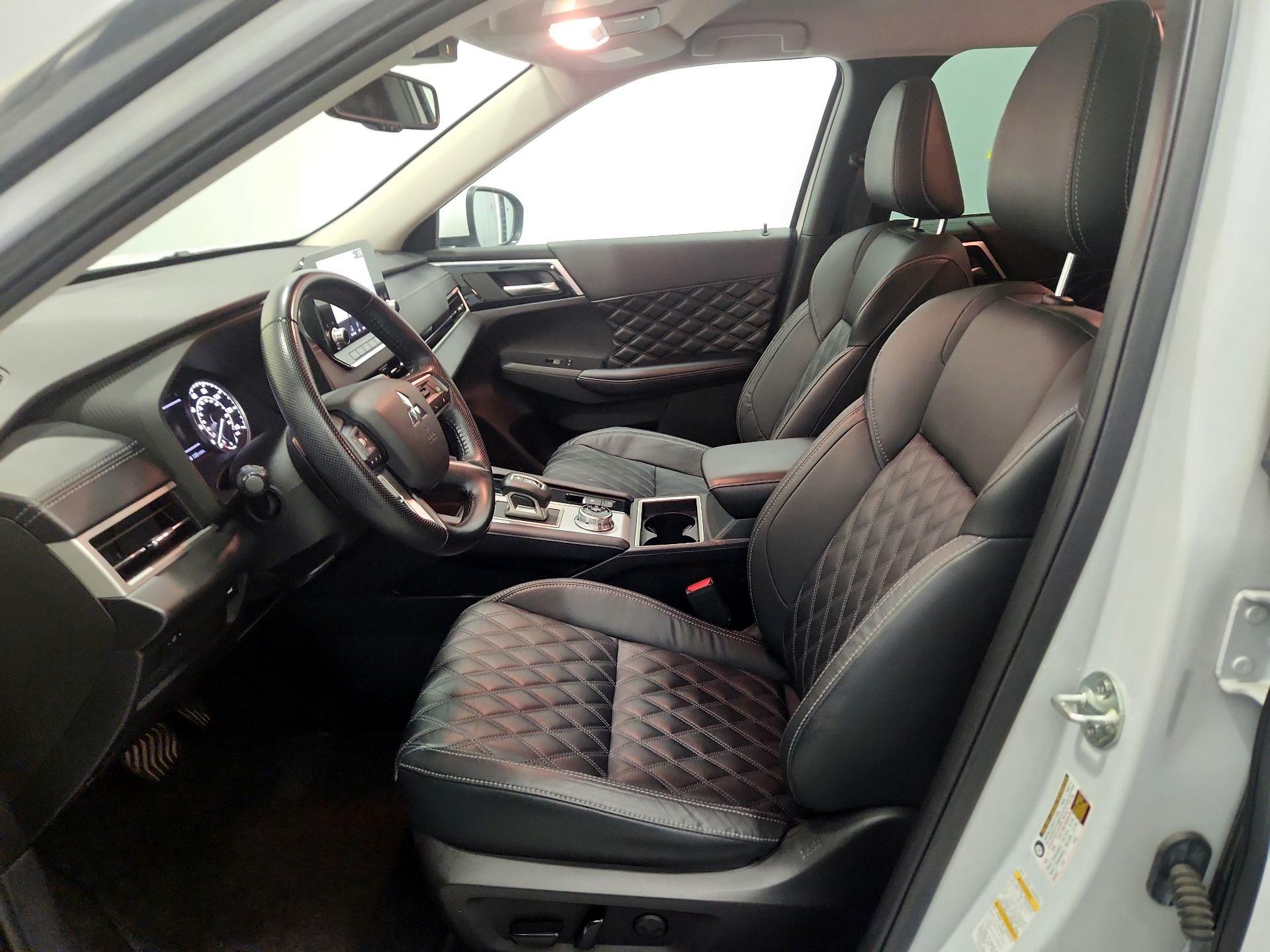 Thumbnail: 2022 Mitsubishi Outlander - 11