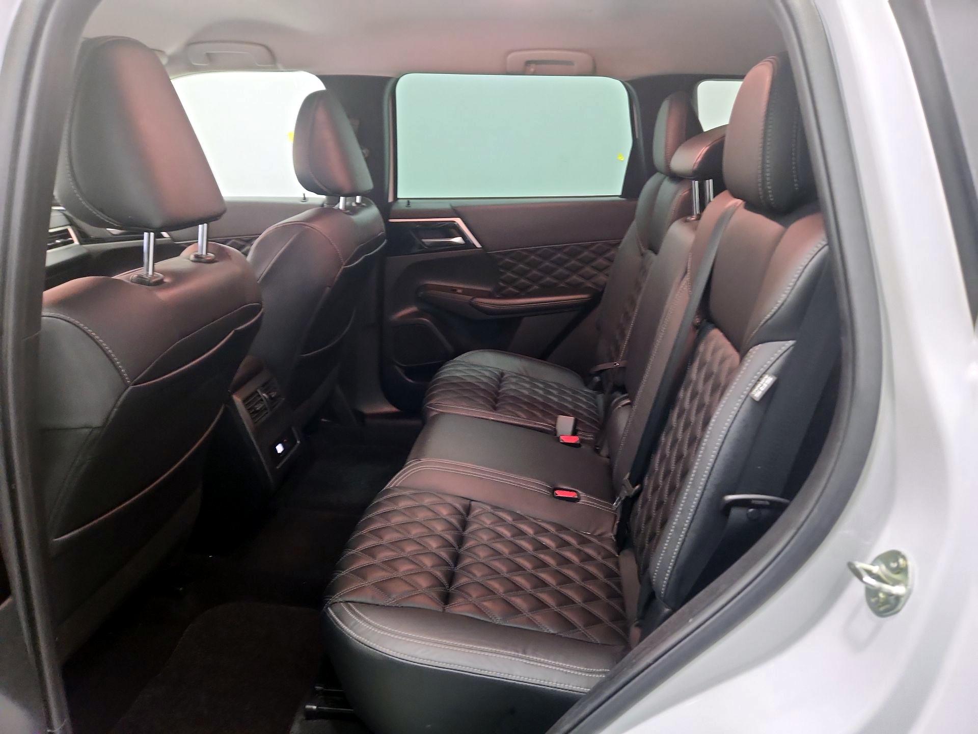 Thumbnail: 2022 Mitsubishi Outlander - 20