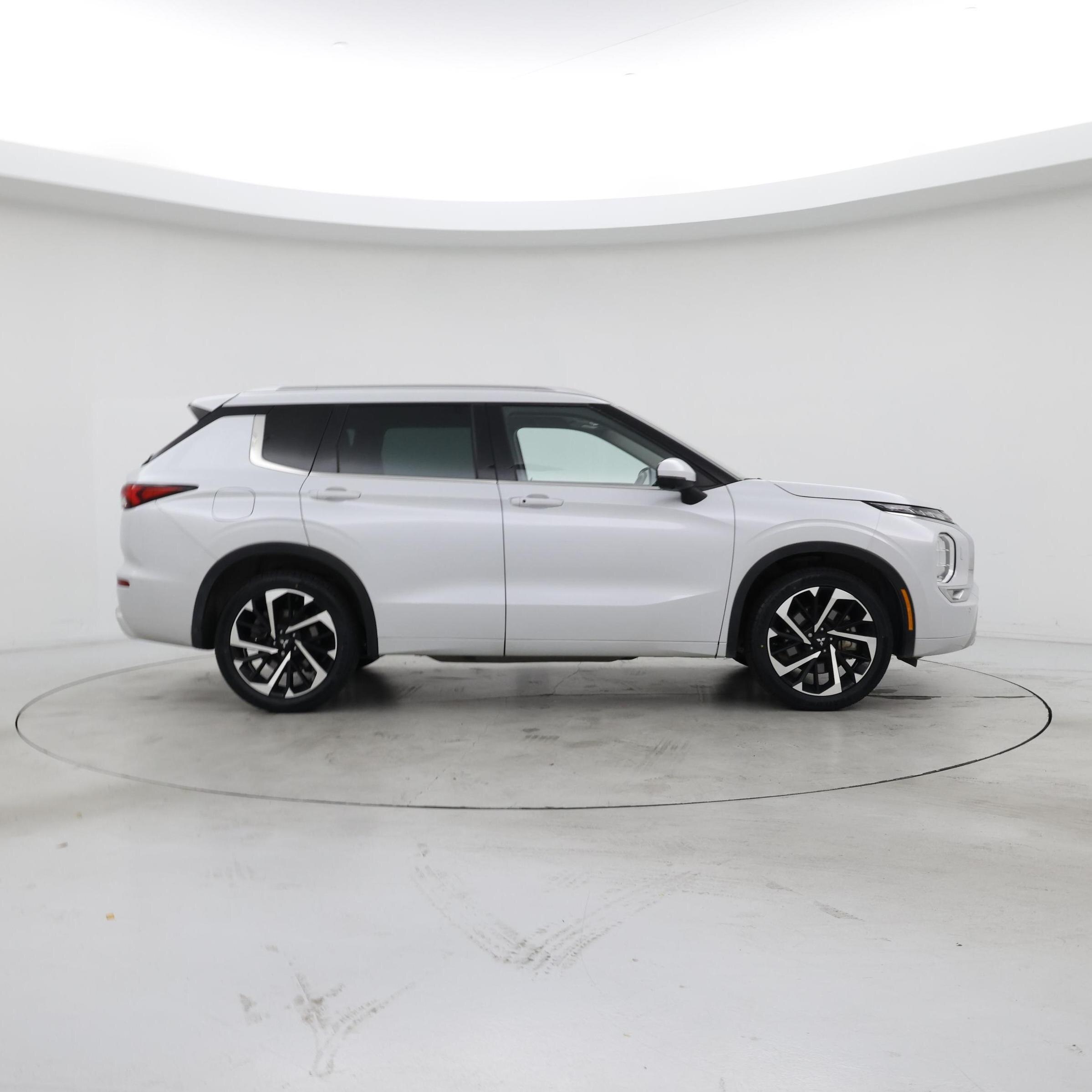 Thumbnail: 2022 Mitsubishi Outlander - 7