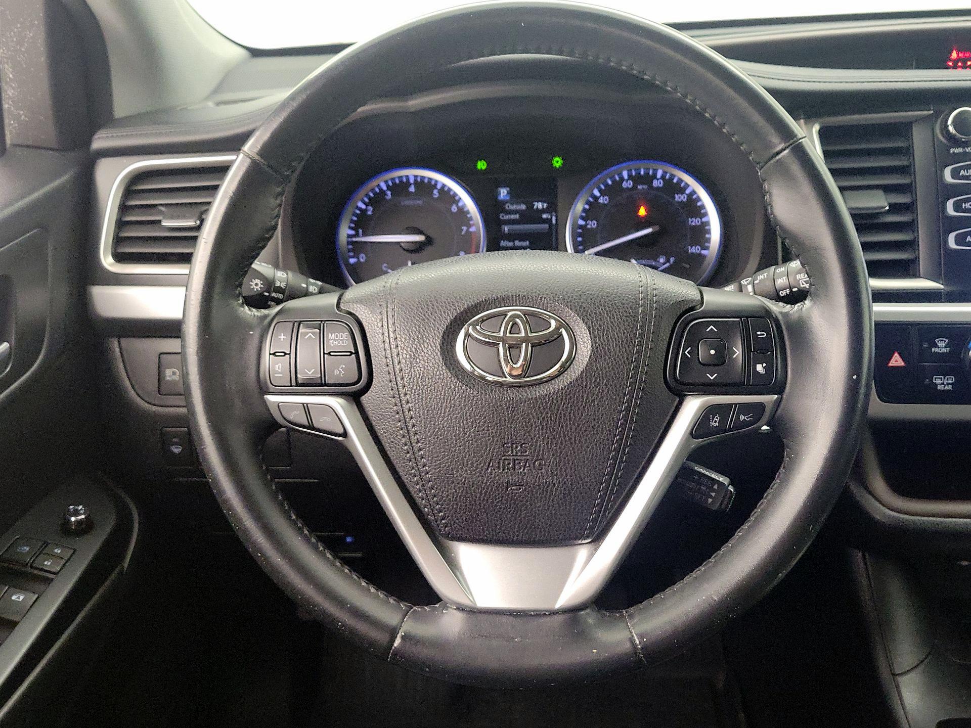 Thumbnail: 2017 Toyota Highlander - 10