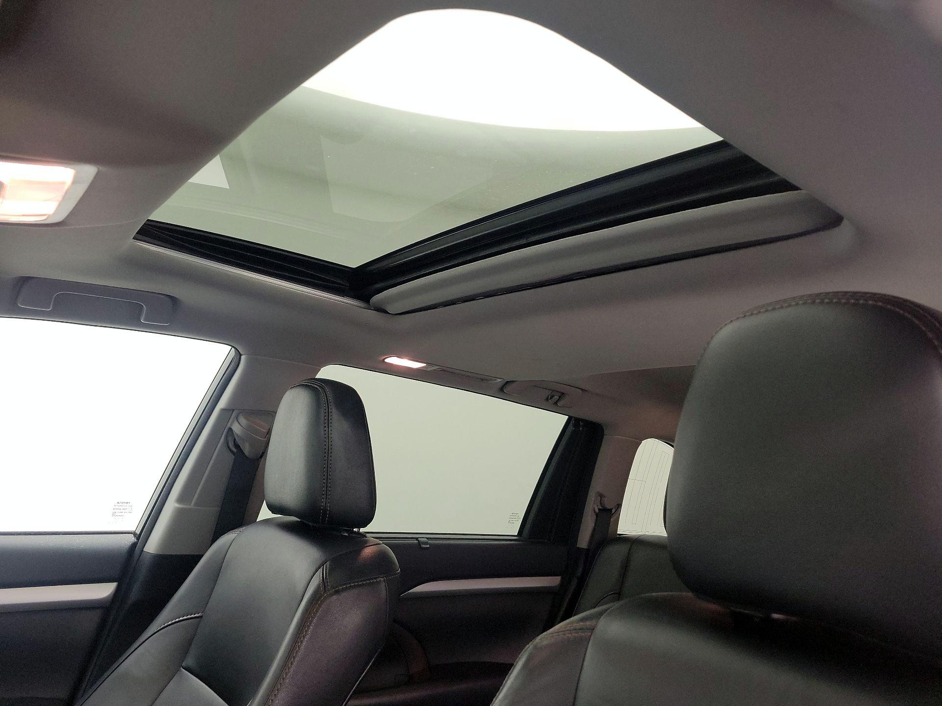 Thumbnail: 2017 Toyota Highlander - 20