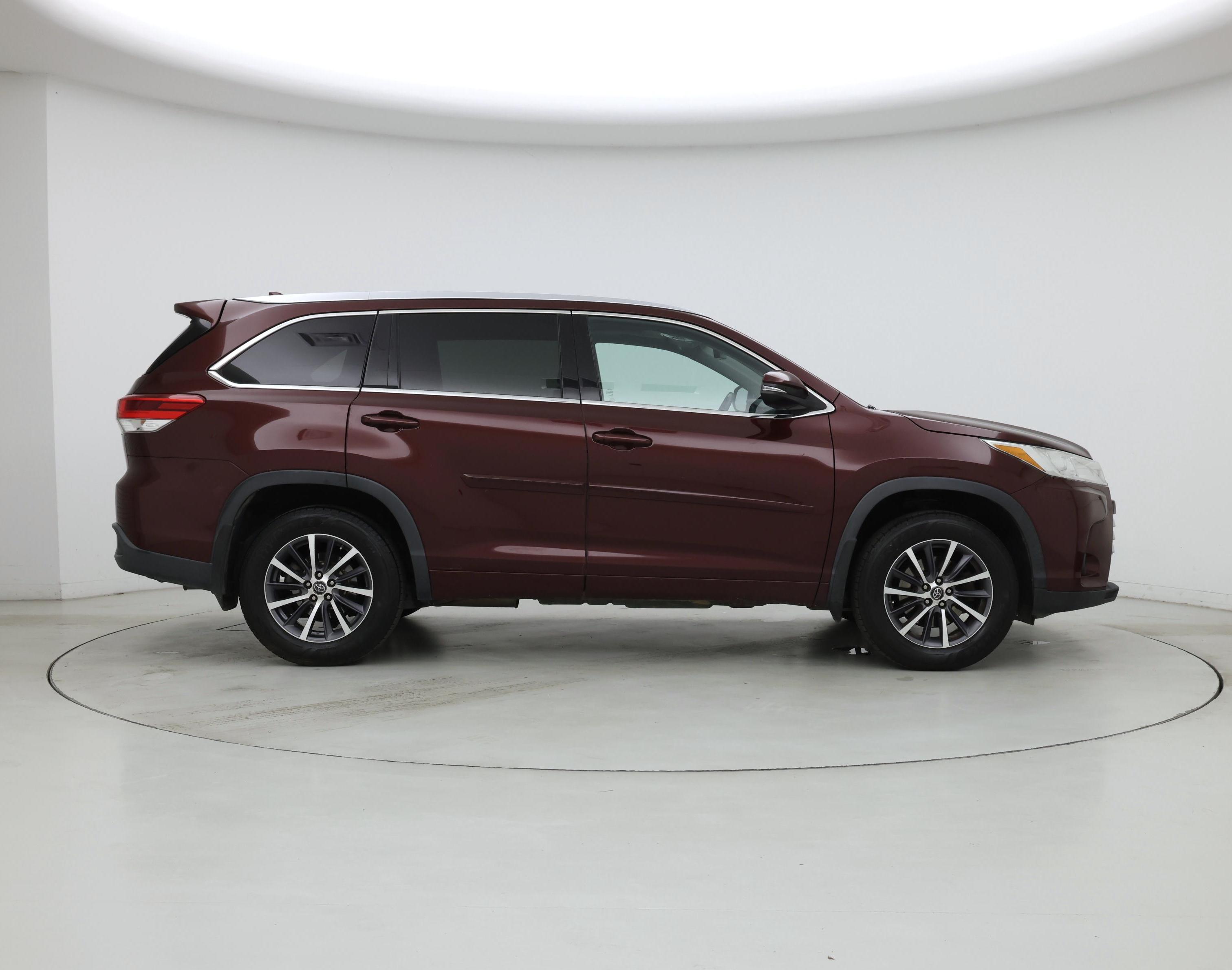 Thumbnail: 2017 Toyota Highlander - 7