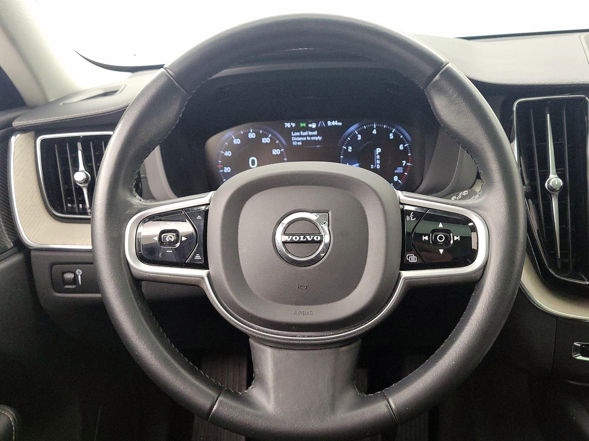 Thumbnail: 2021 Volvo XC60 - 10