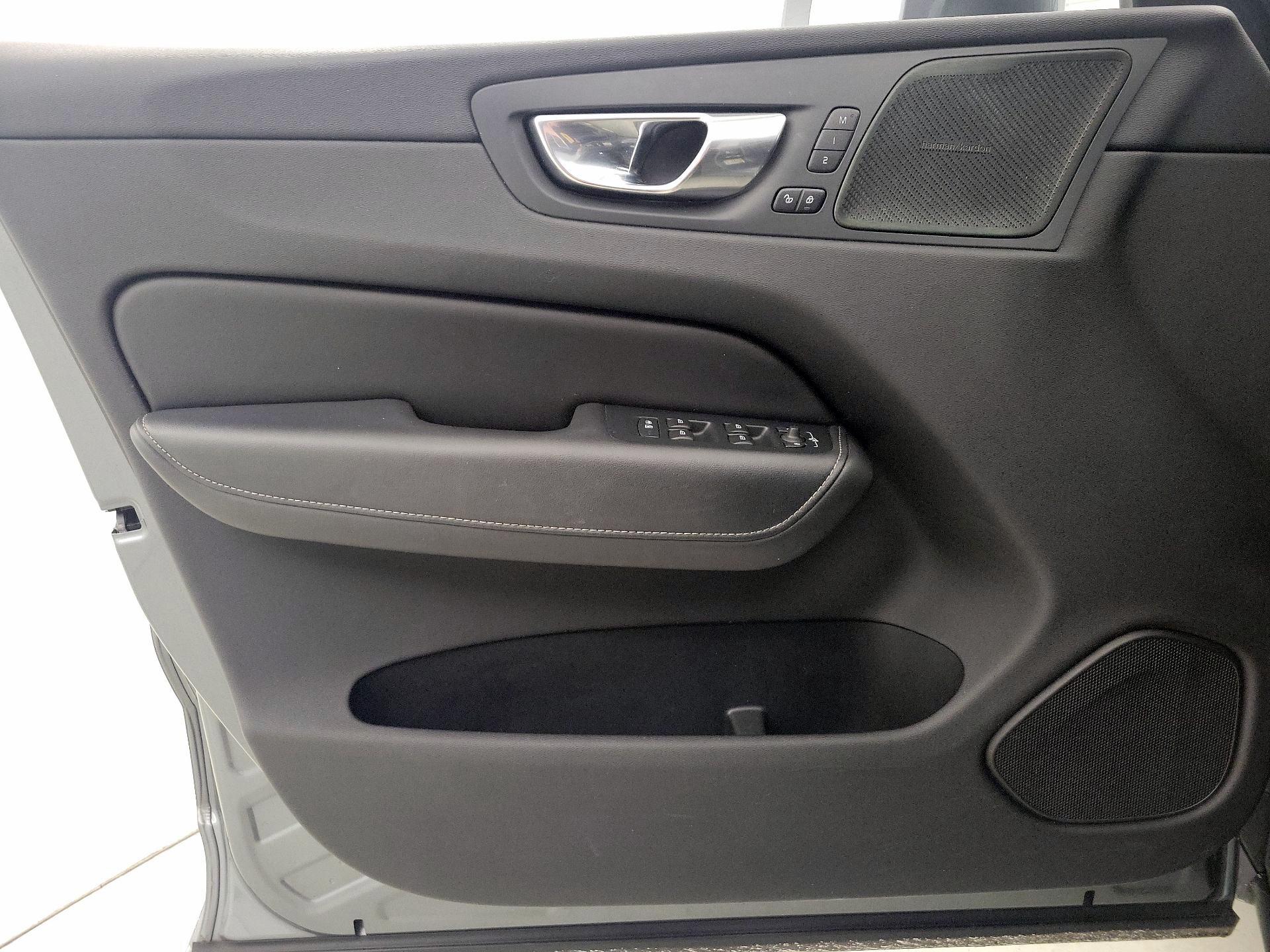 Thumbnail: 2021 Volvo XC60 - 12