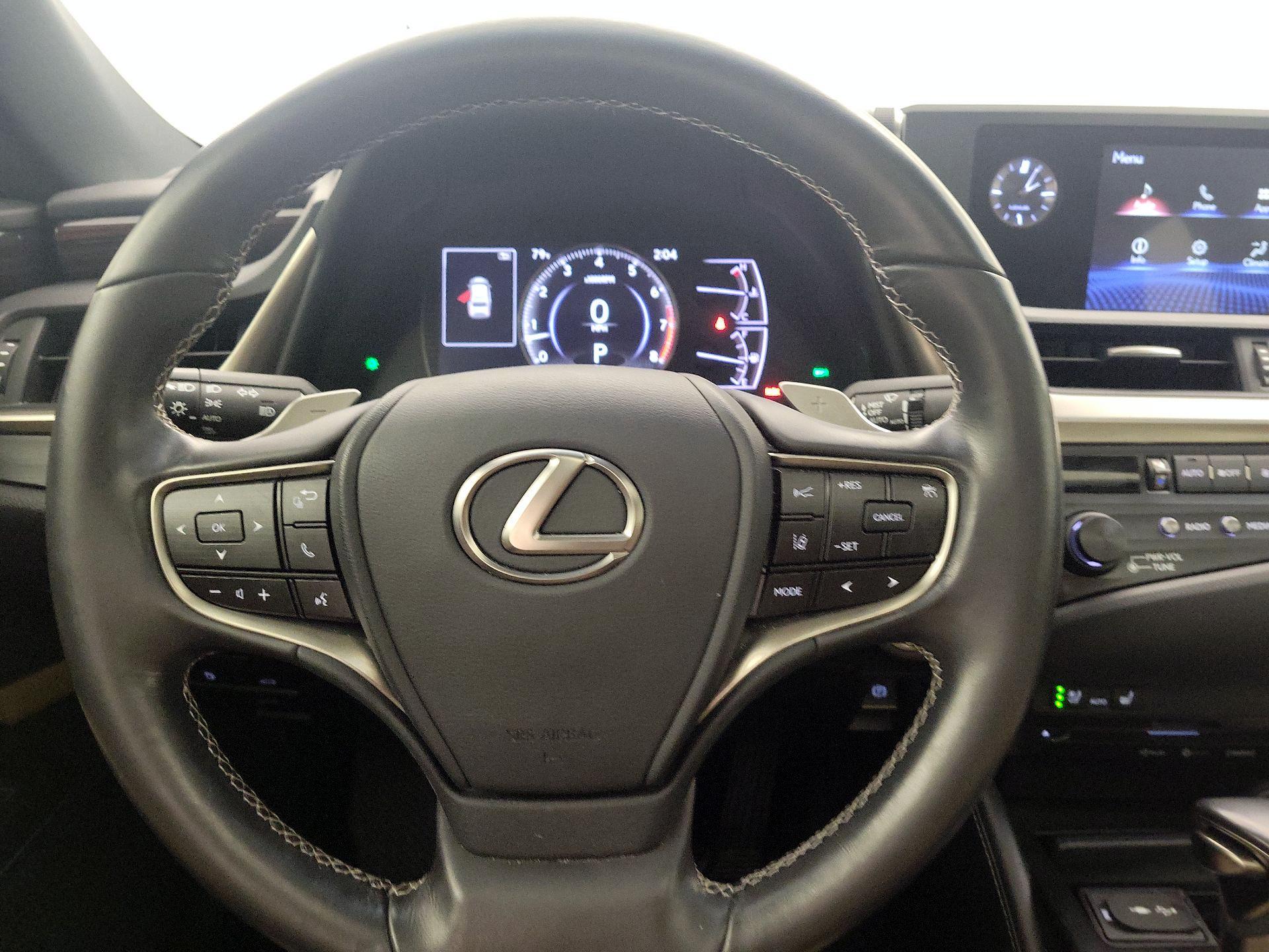 Thumbnail: 2019 Lexus ES - 10
