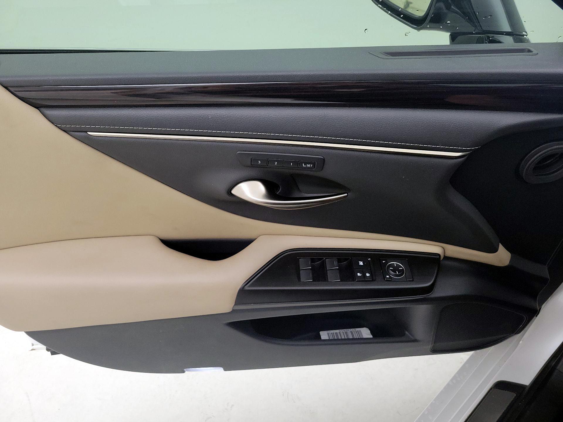 Thumbnail: 2019 Lexus ES - 12