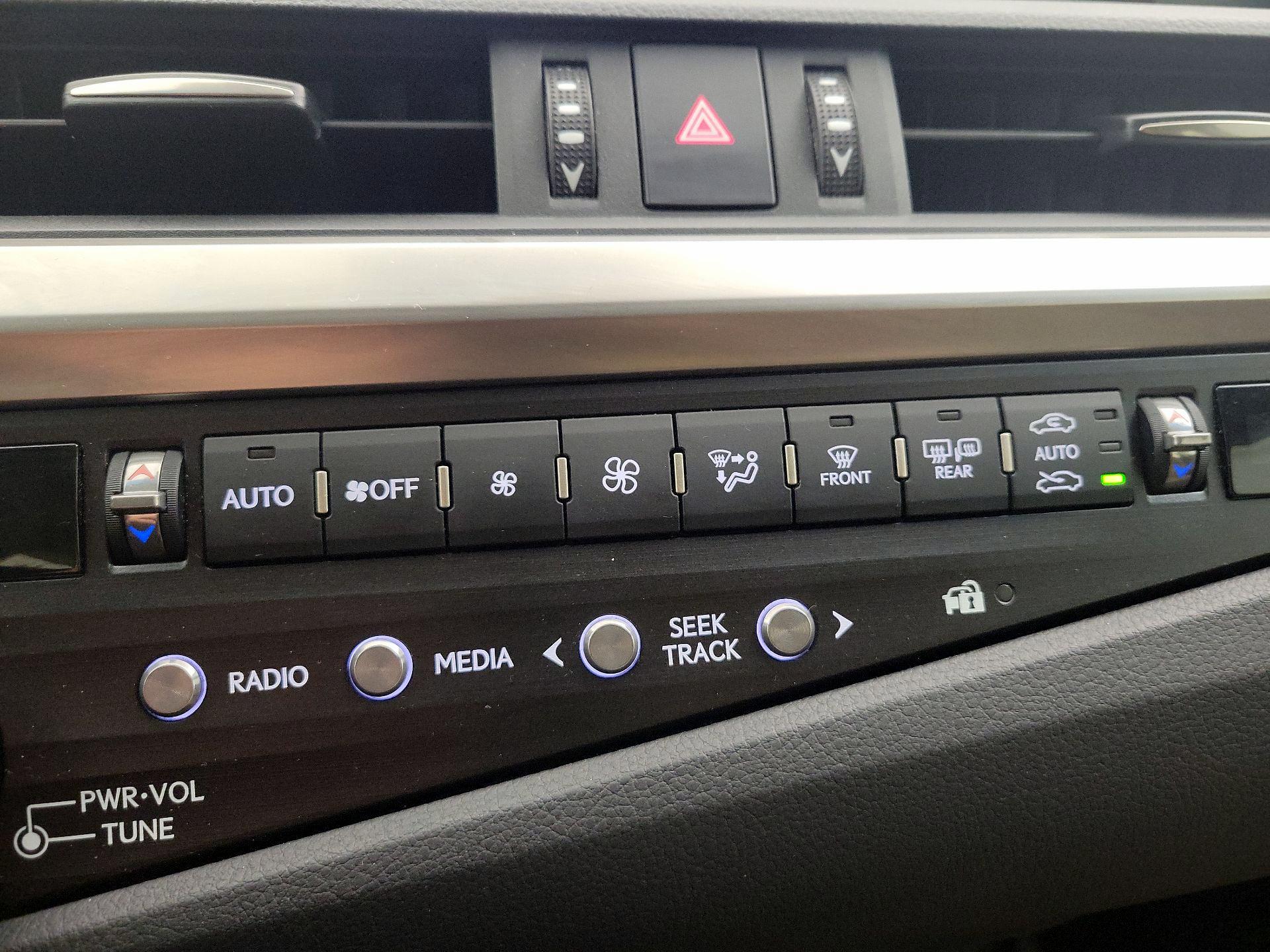 Thumbnail: 2019 Lexus ES - 16