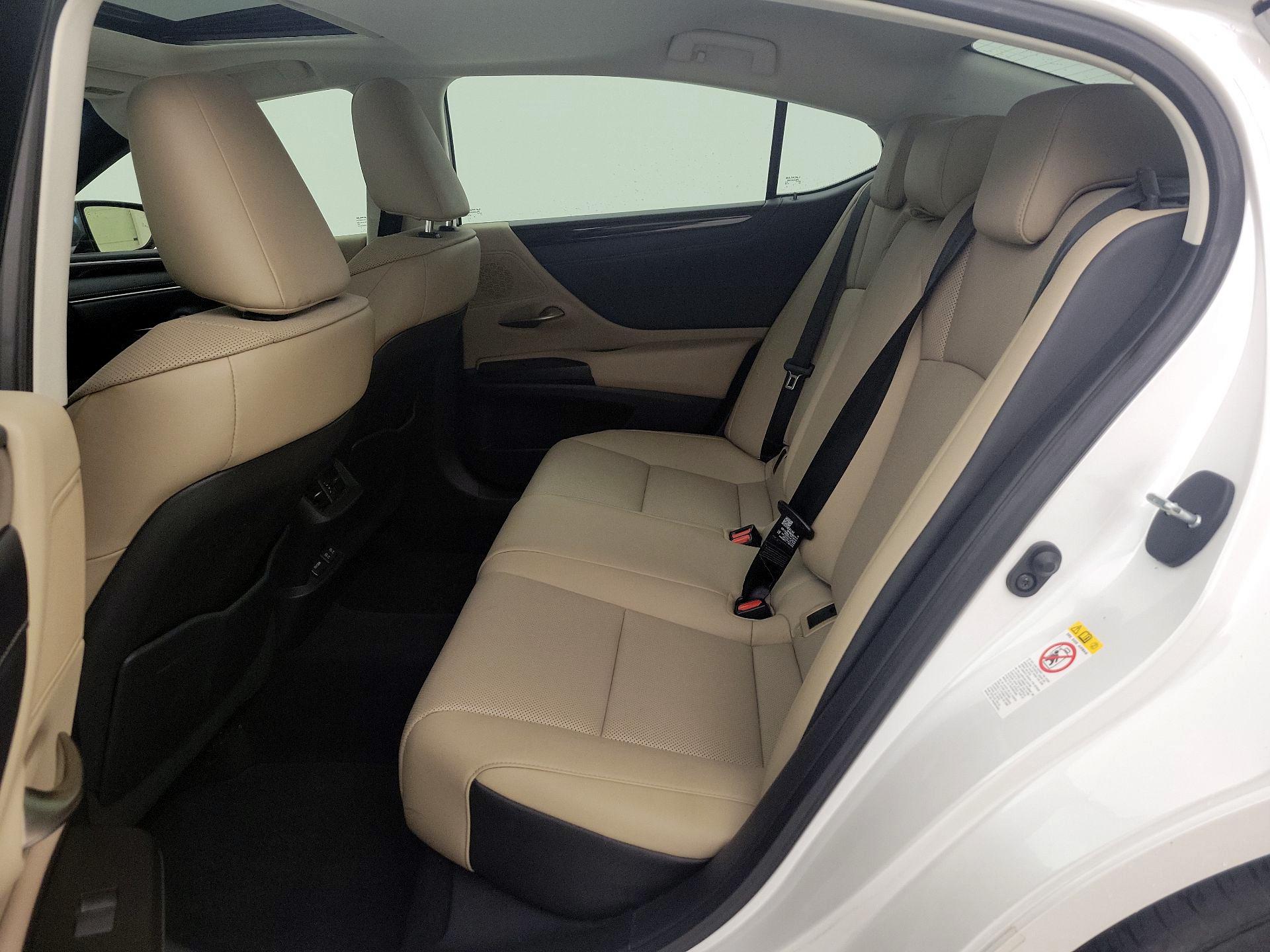Thumbnail: 2019 Lexus ES - 20