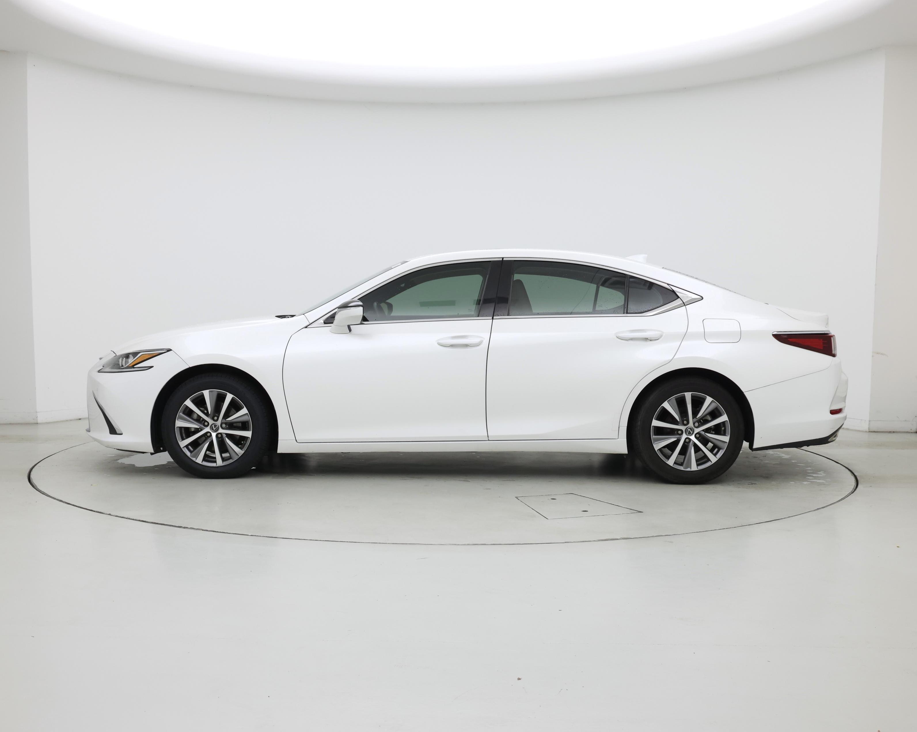 Thumbnail: 2019 Lexus ES - 3