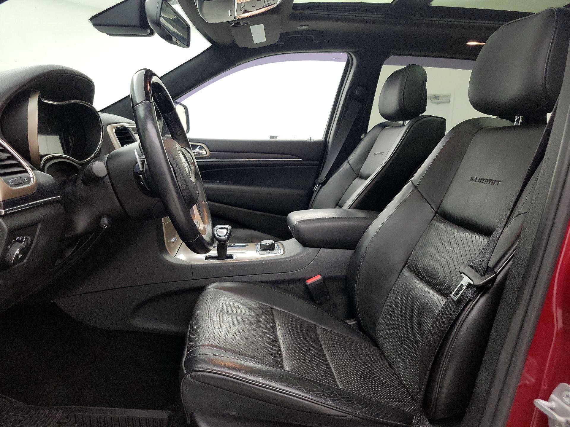 Thumbnail: 2015 Jeep Grand Cherokee - 11