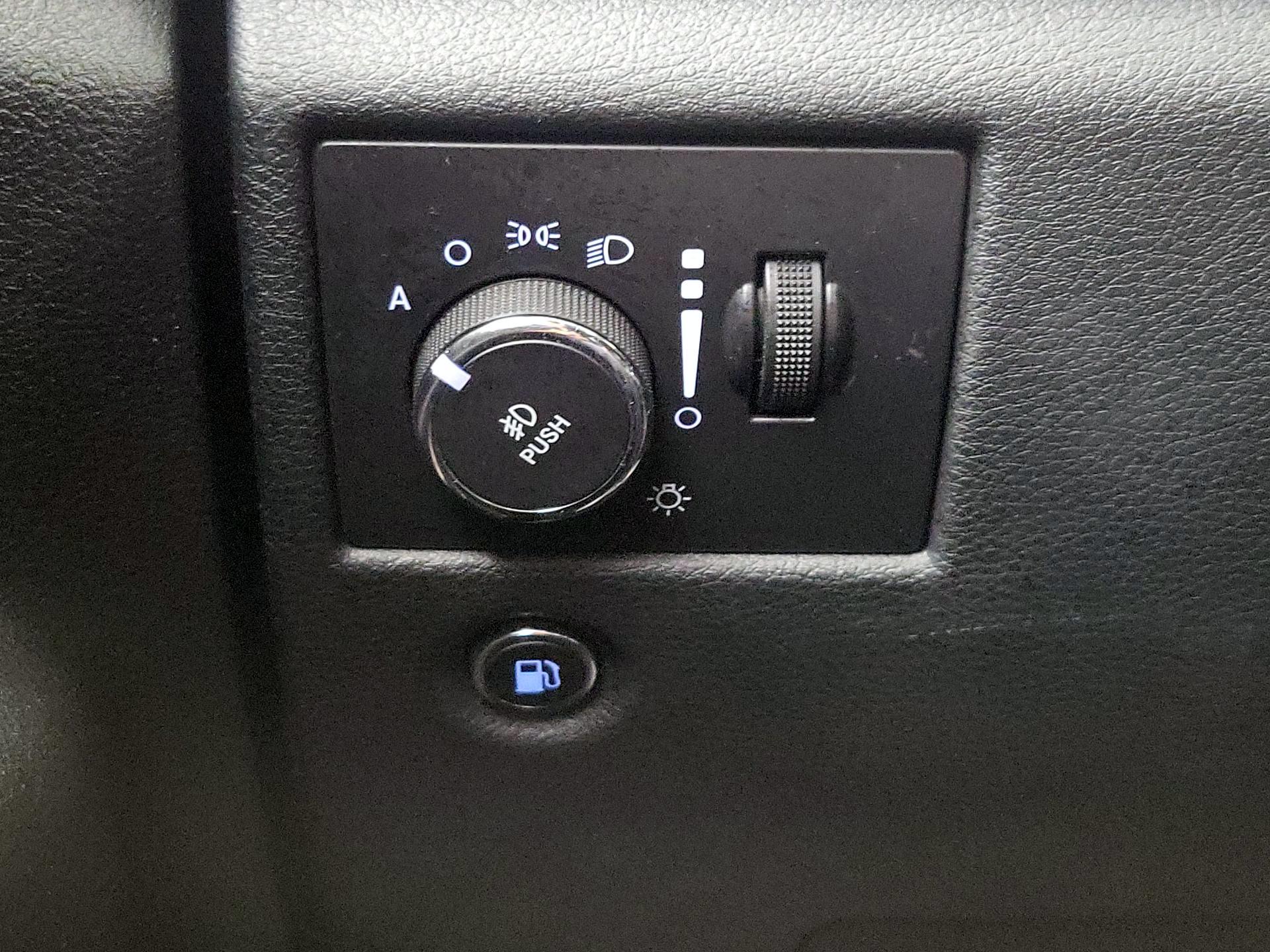 Thumbnail: 2015 Jeep Grand Cherokee - 13