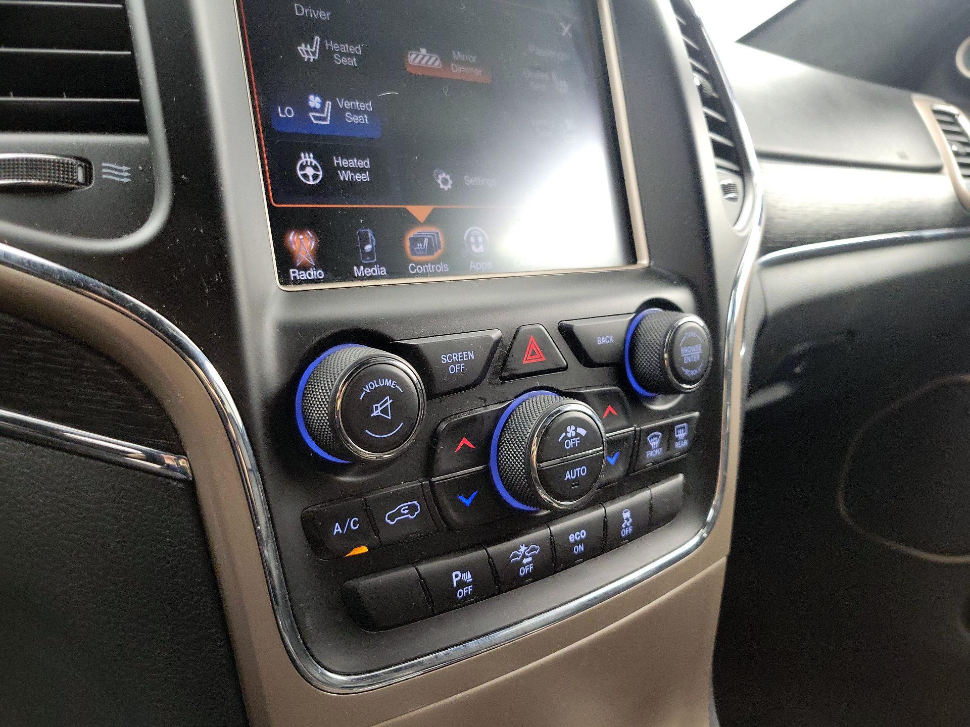 Thumbnail: 2015 Jeep Grand Cherokee - 17
