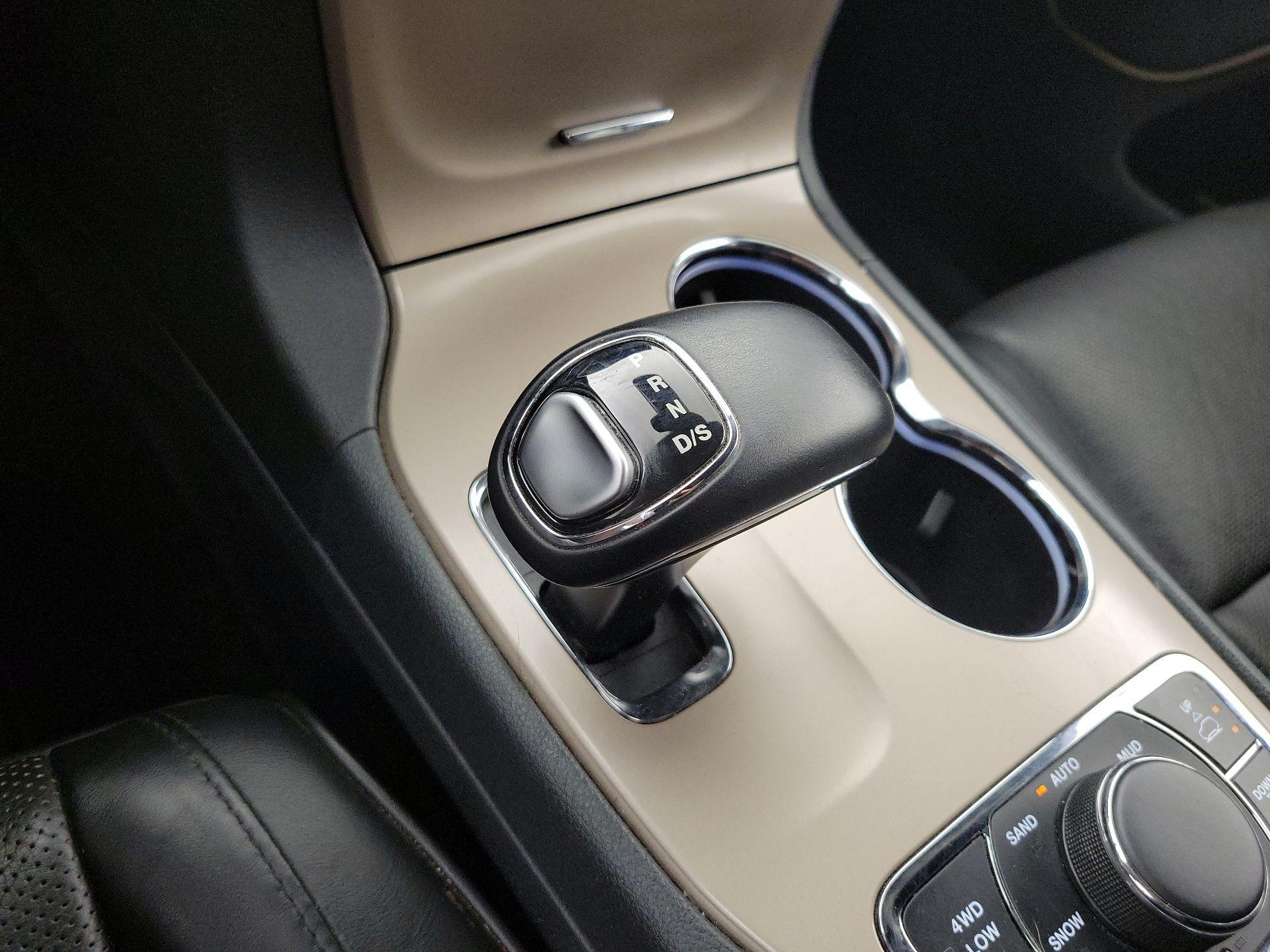 Thumbnail: 2015 Jeep Grand Cherokee - 18