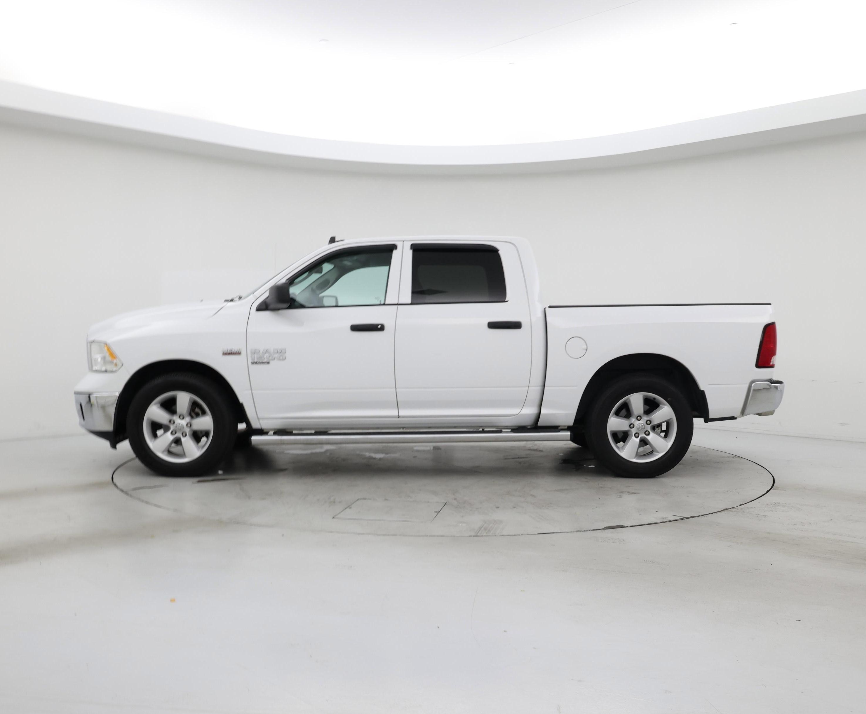 Thumbnail: 2021 RAM 1500 Classic - 3