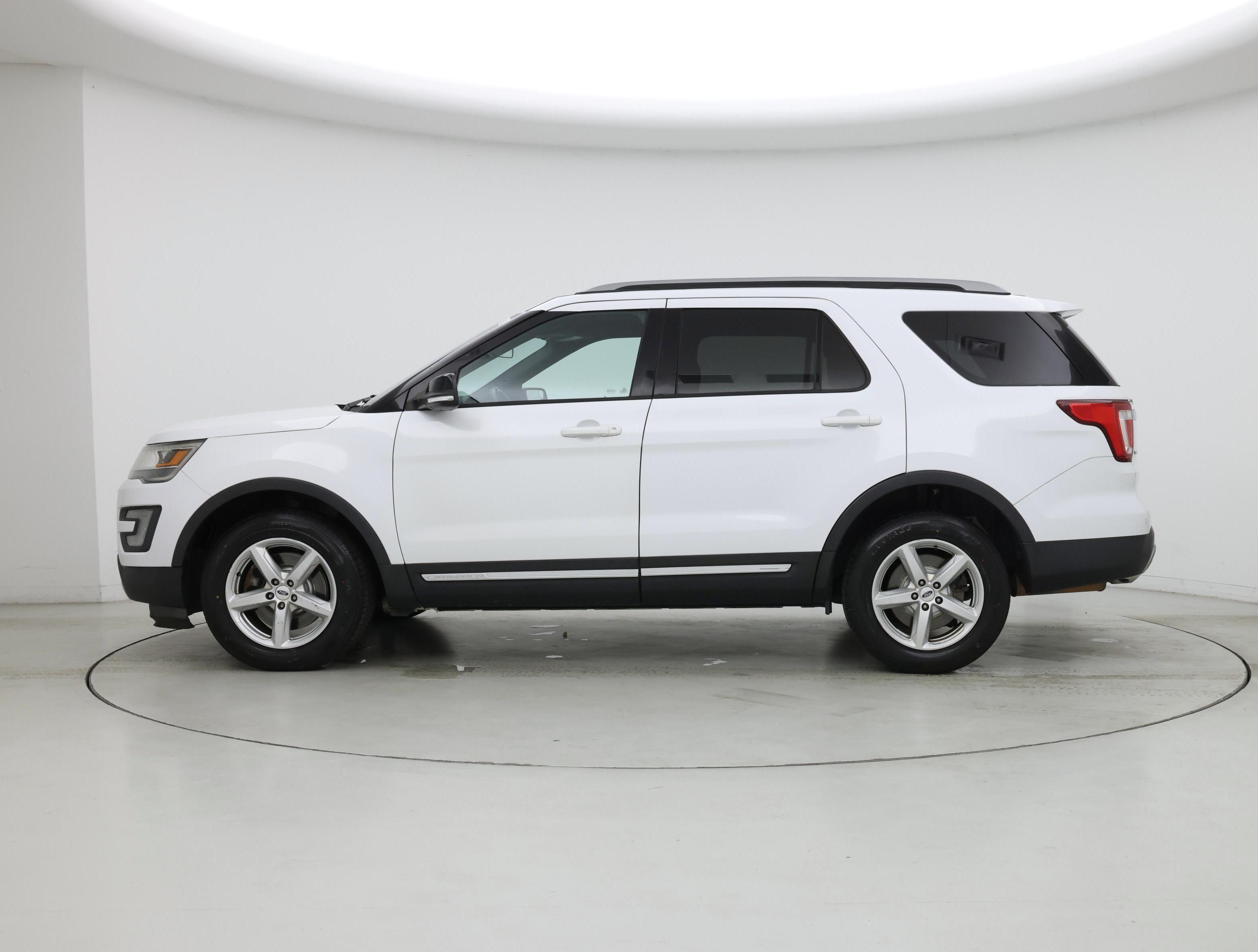 Thumbnail: 2017 Ford Explorer - 3