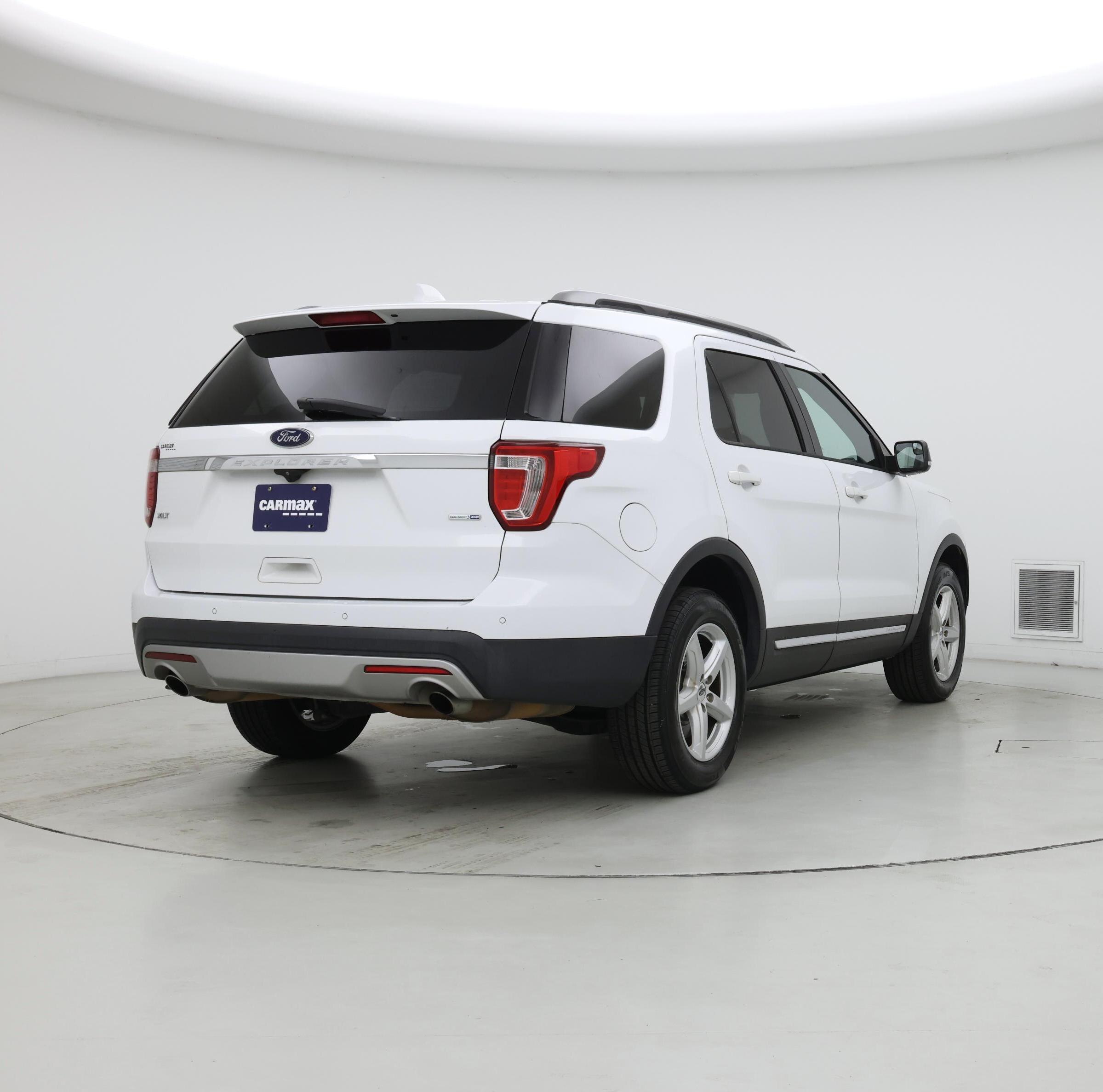 Thumbnail: 2017 Ford Explorer - 8