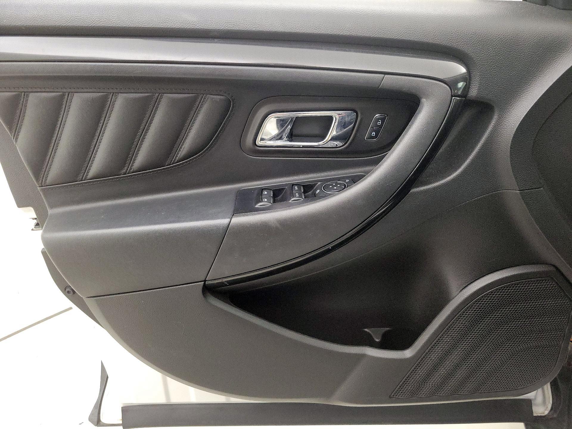 Thumbnail: 2016 Ford Taurus - 12