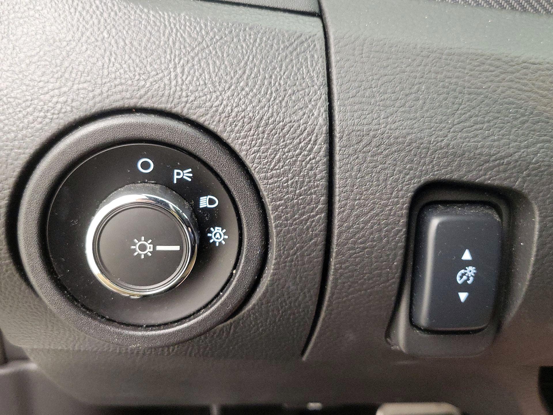 Thumbnail: 2016 Ford Taurus - 13