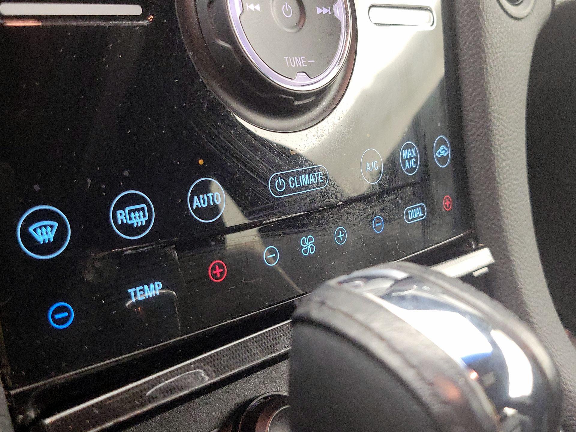 Thumbnail: 2016 Ford Taurus - 17