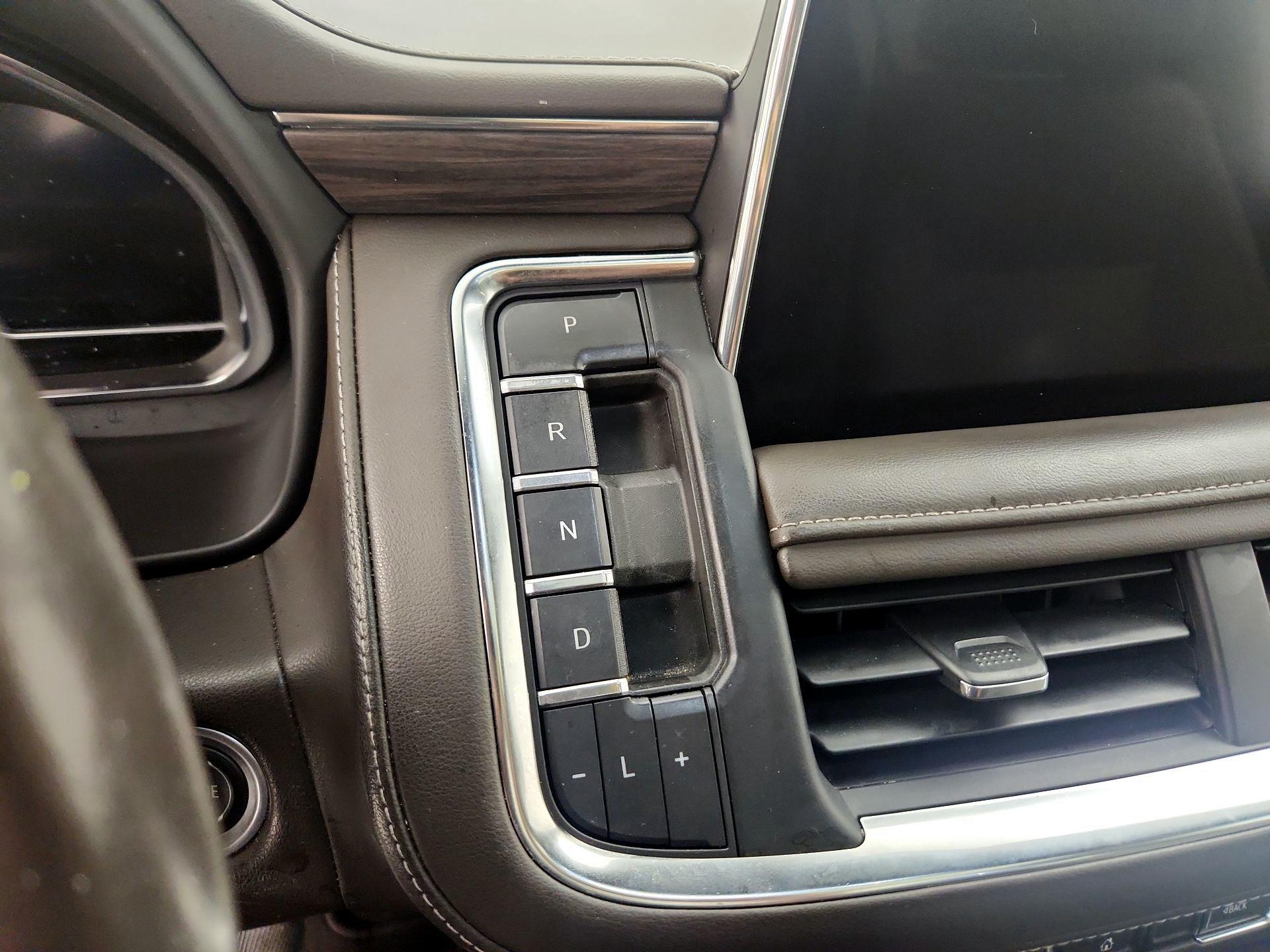 Thumbnail: 2022 Chevrolet Suburban - 17