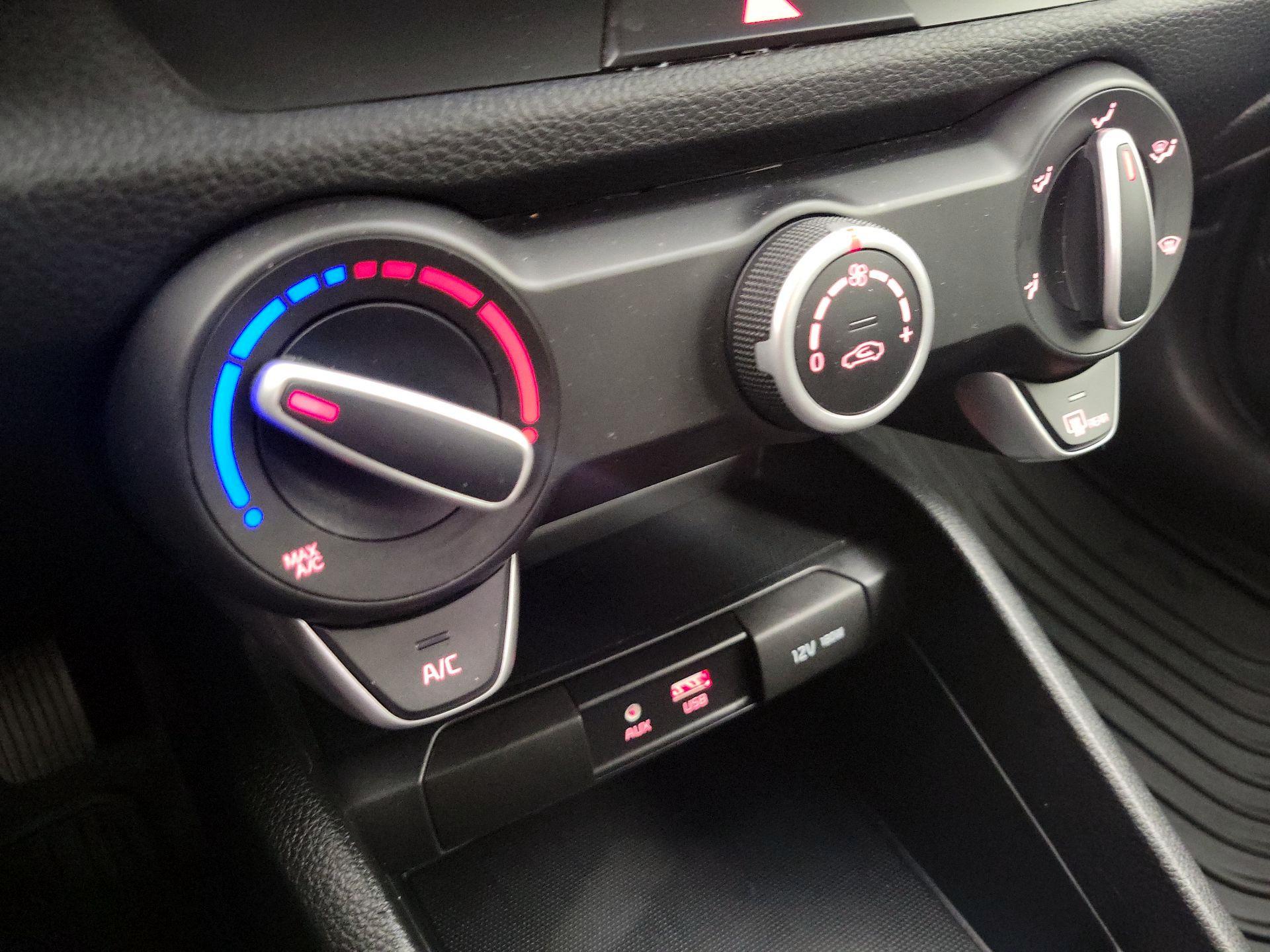 Thumbnail: 2019 Kia Rio - 16