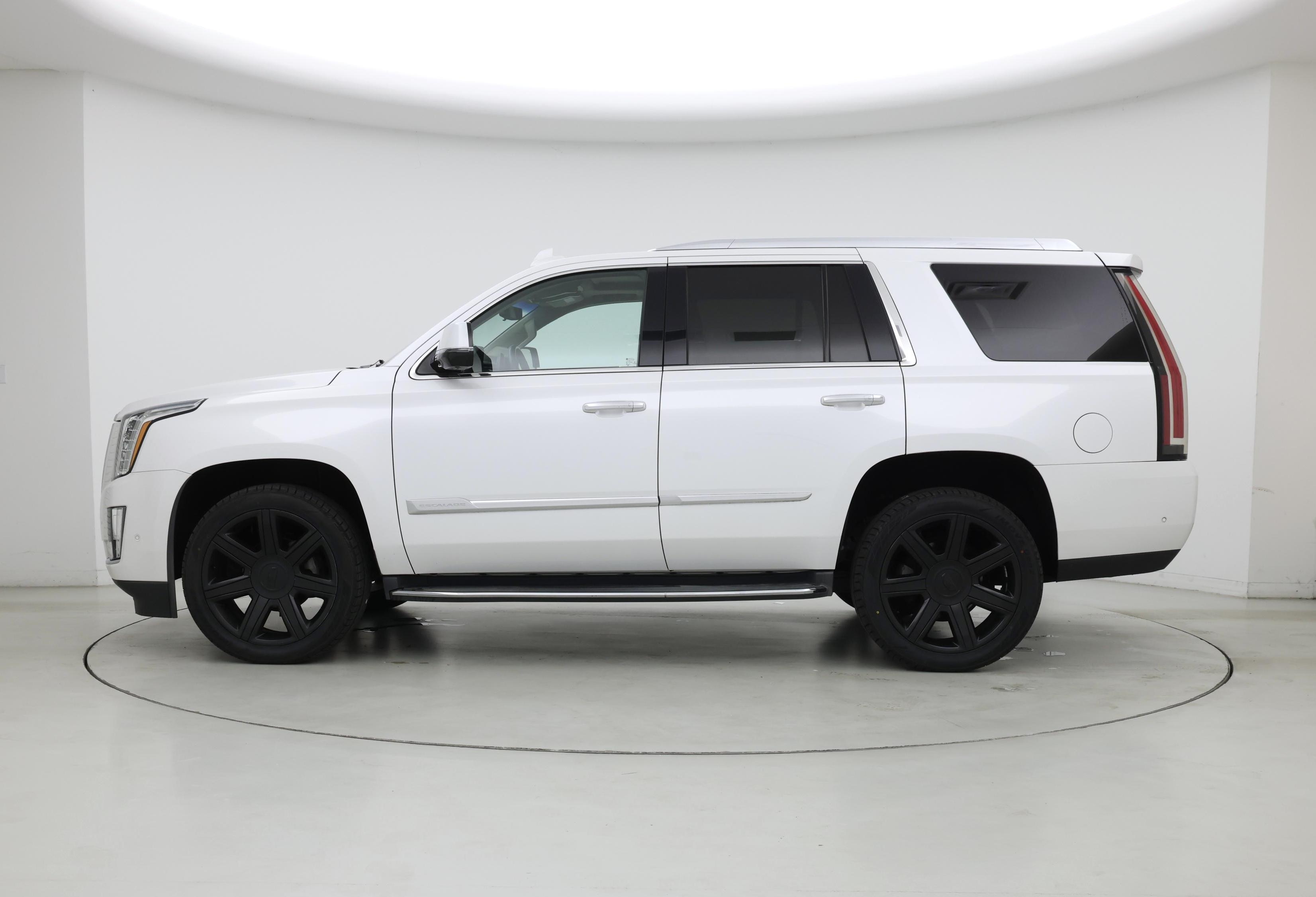 Thumbnail: 2017 Cadillac Escalade - 3