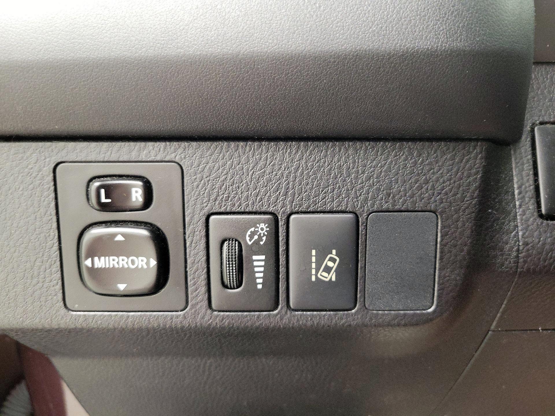 Thumbnail: 2017 Toyota RAV4 - 13