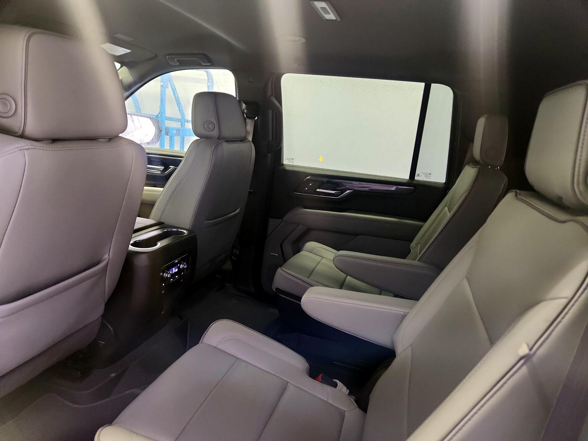 Thumbnail: 2025 GMC Yukon XL - 19