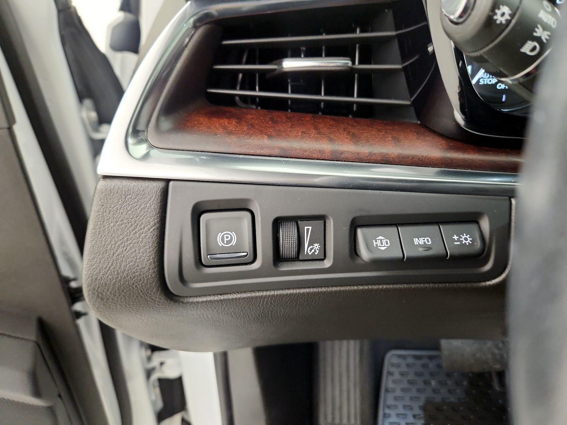 Thumbnail: 2023 Cadillac XT5 - 13