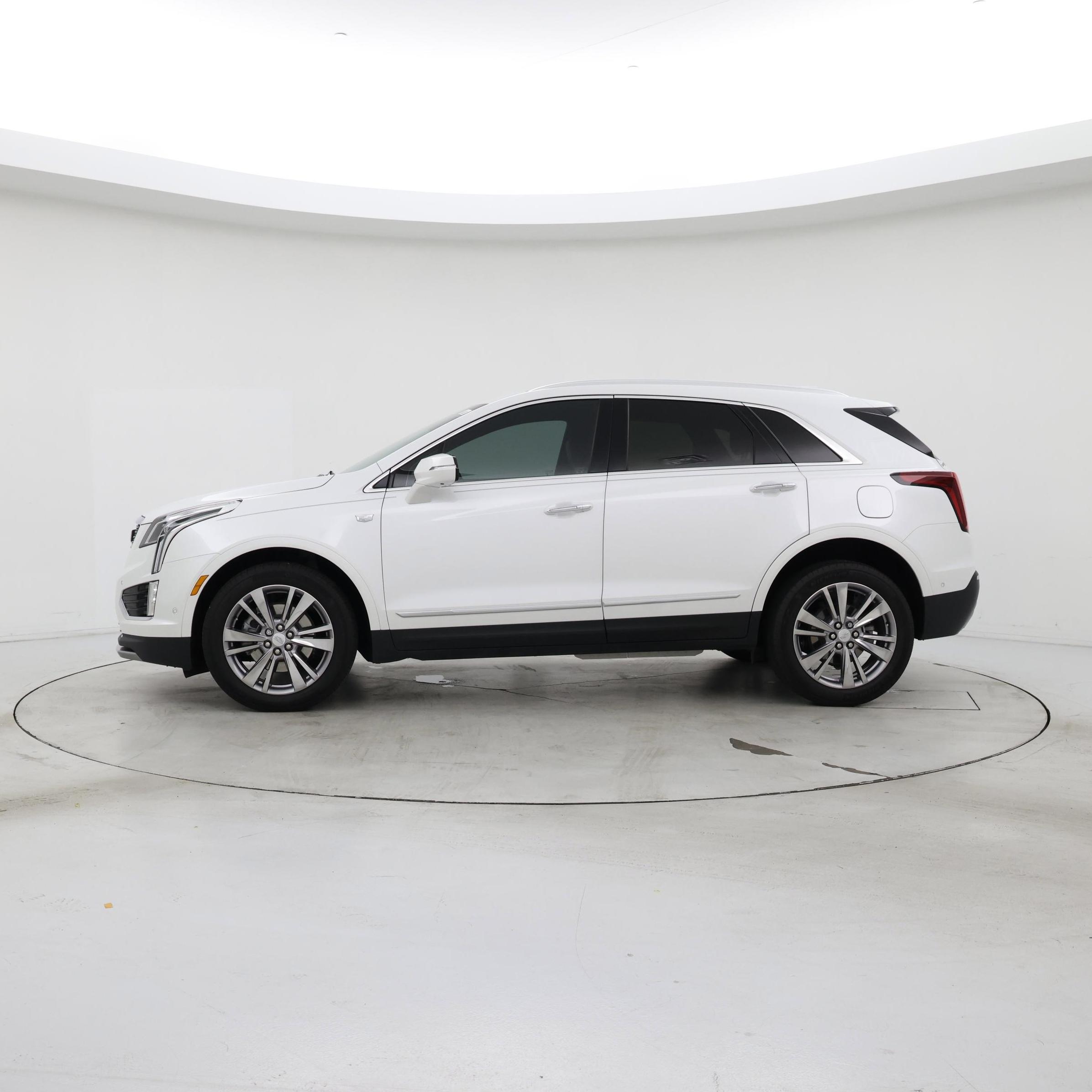 Thumbnail: 2023 Cadillac XT5 - 3