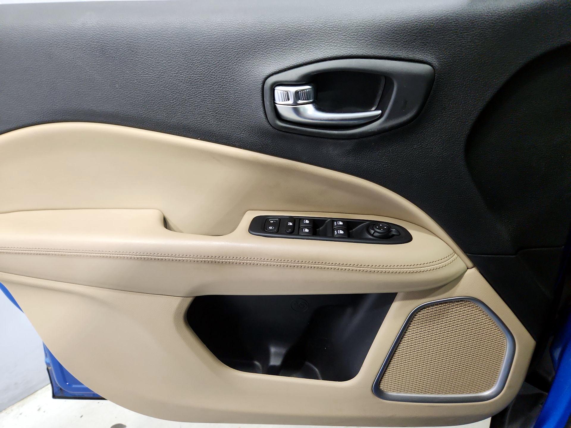 Thumbnail: 2020 Jeep Compass - 12