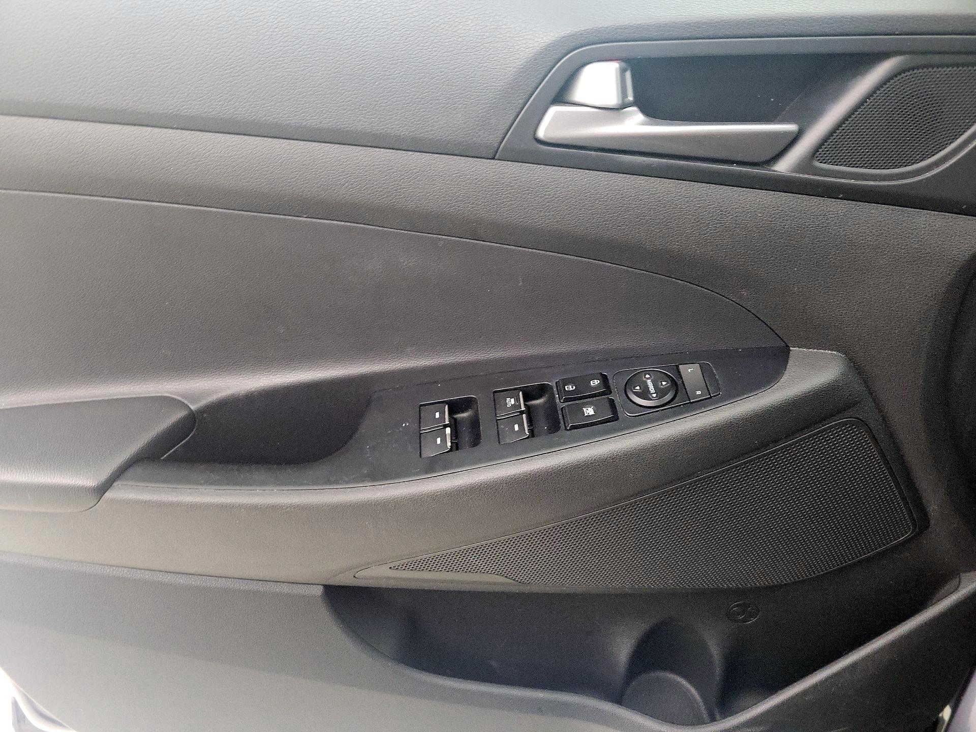 Thumbnail: 2016 Hyundai Tucson - 12